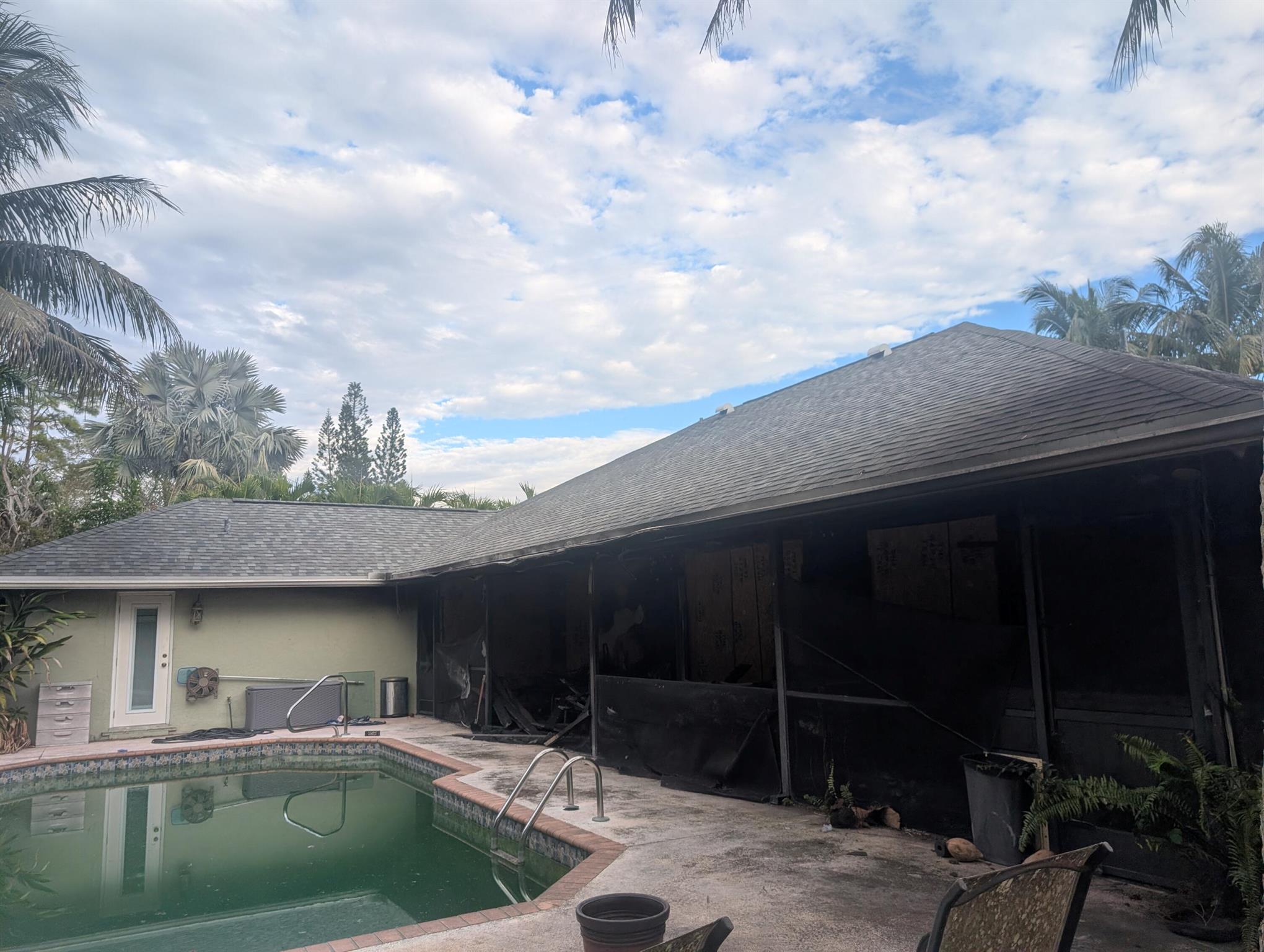 PINEWOOD MANOR OF WELLING - Residential