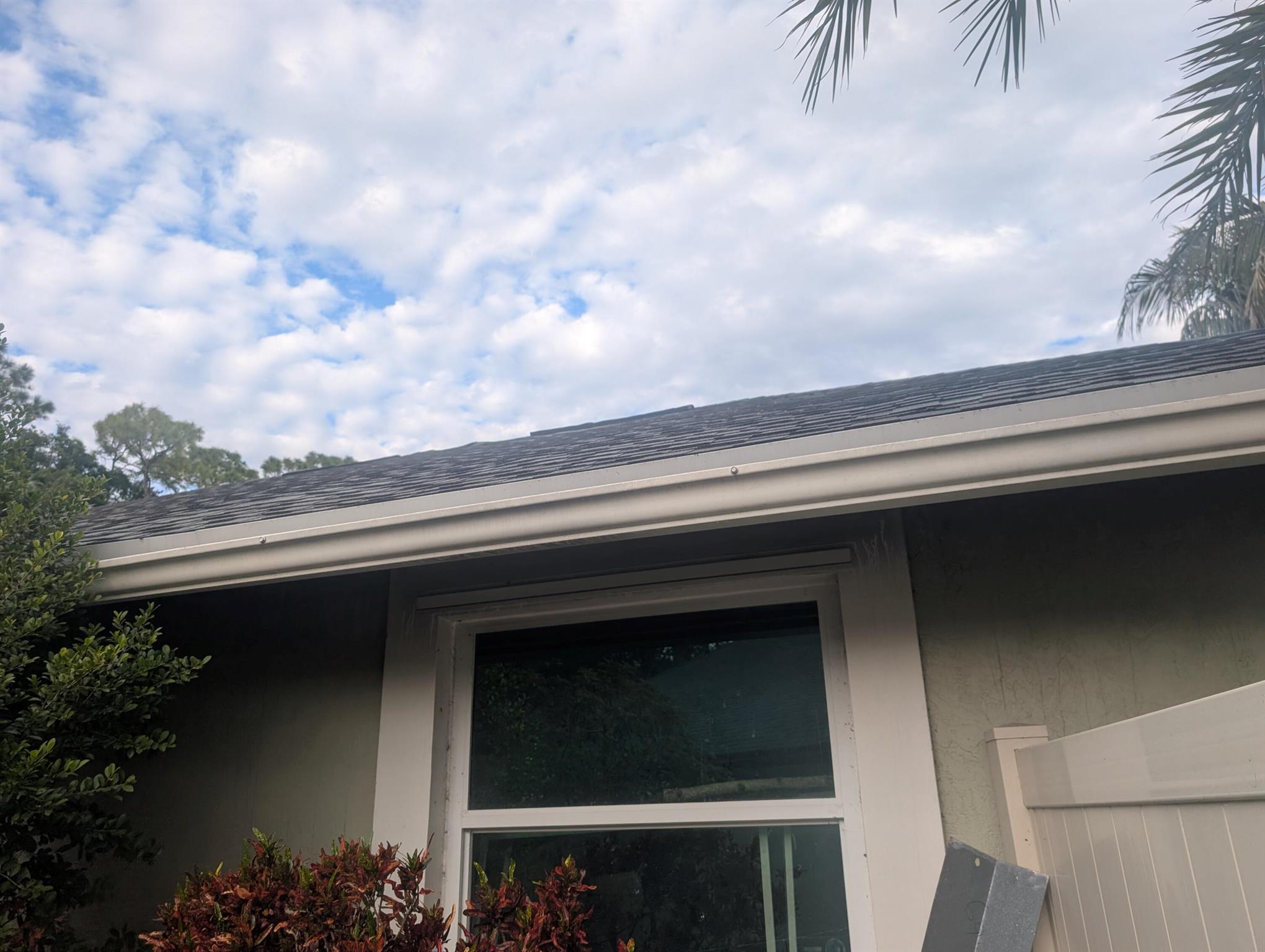 PINEWOOD MANOR OF WELLING - Residential