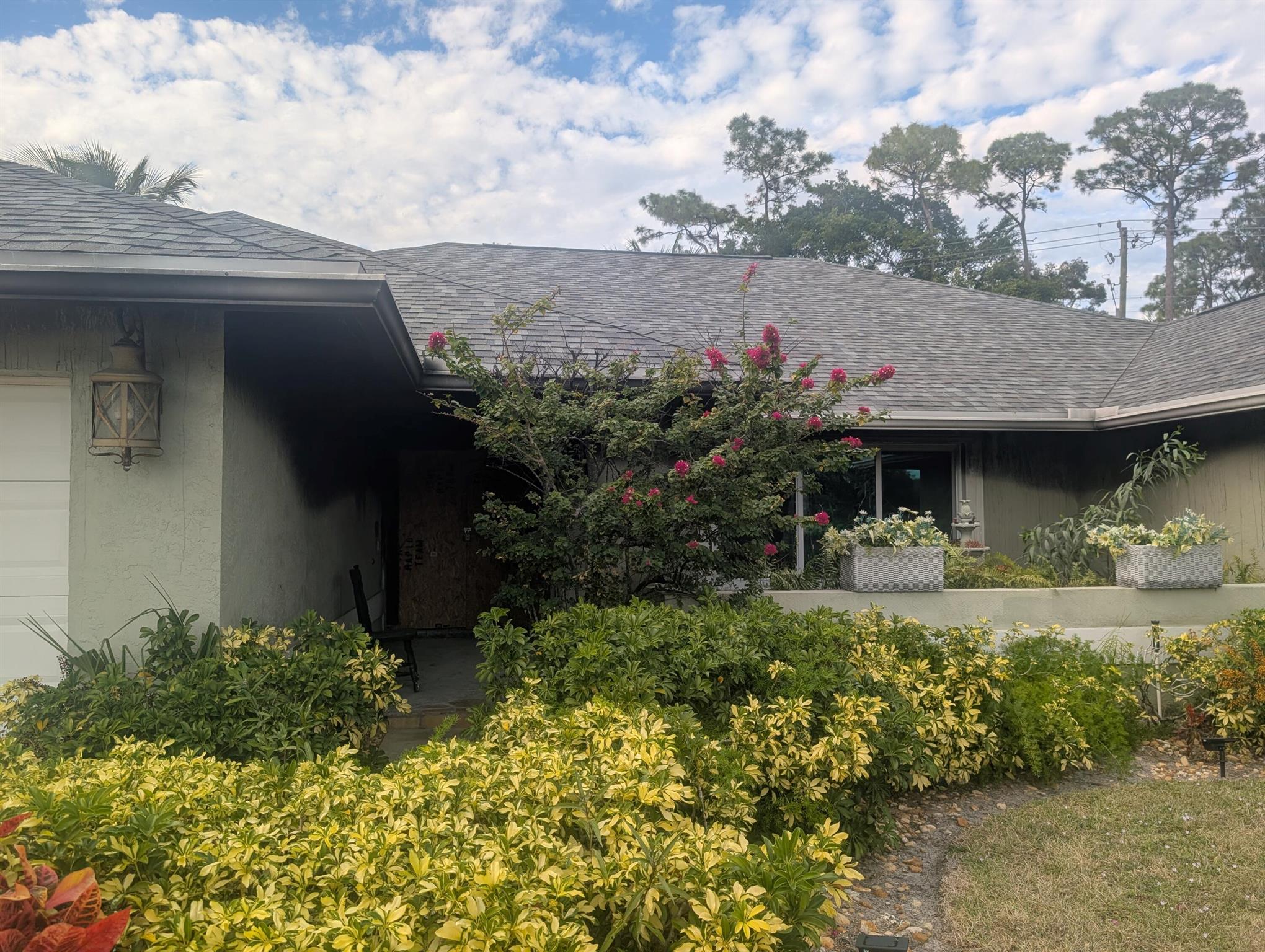 PINEWOOD MANOR OF WELLING - Residential