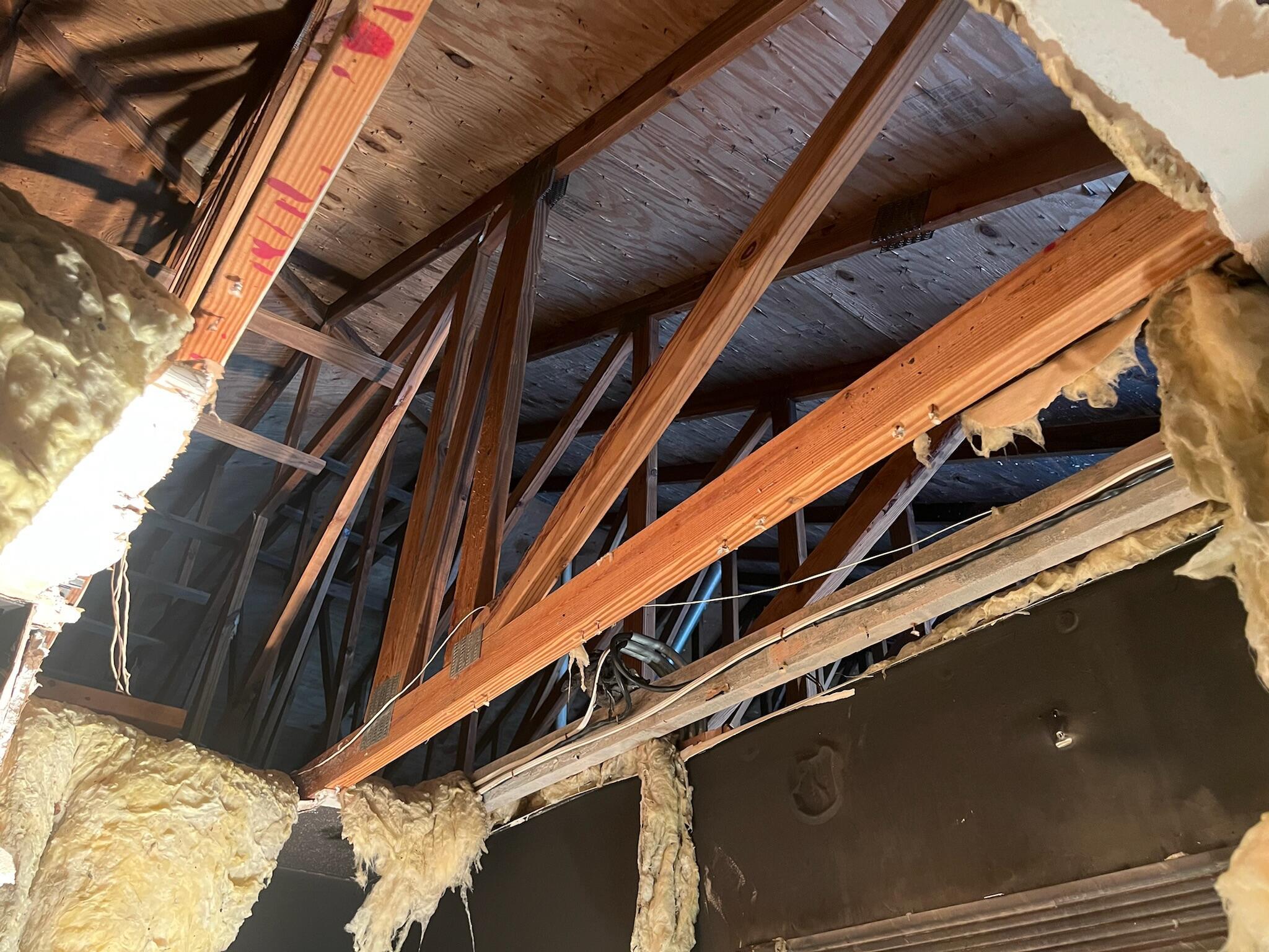 PINEWOOD MANOR OF WELLING - Residential