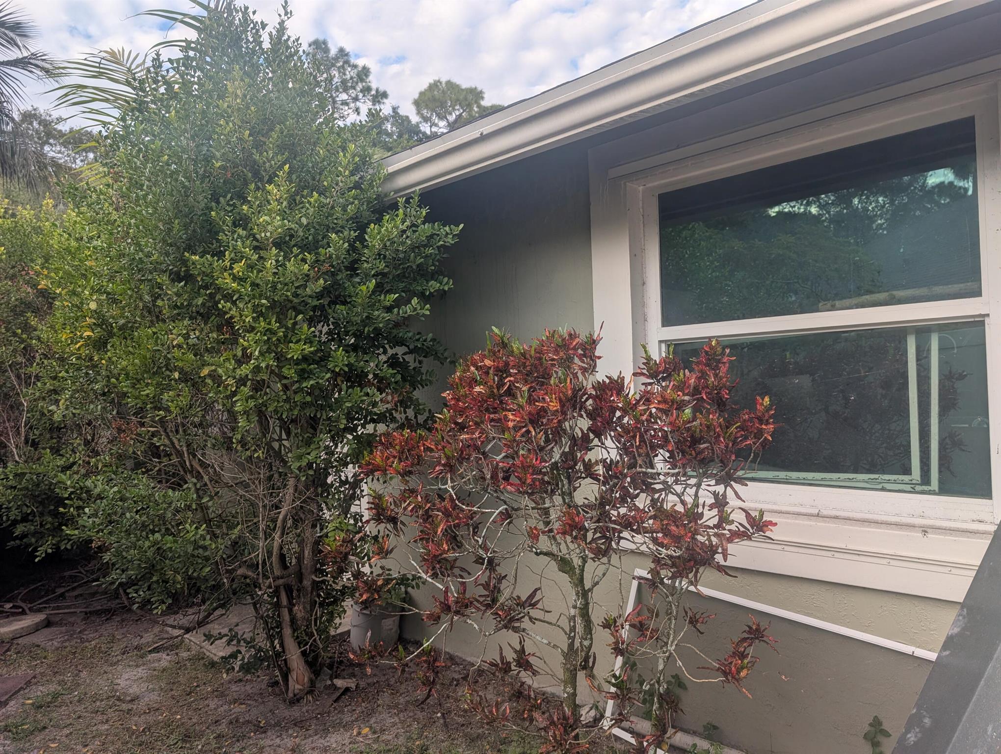 PINEWOOD MANOR OF WELLING - Residential