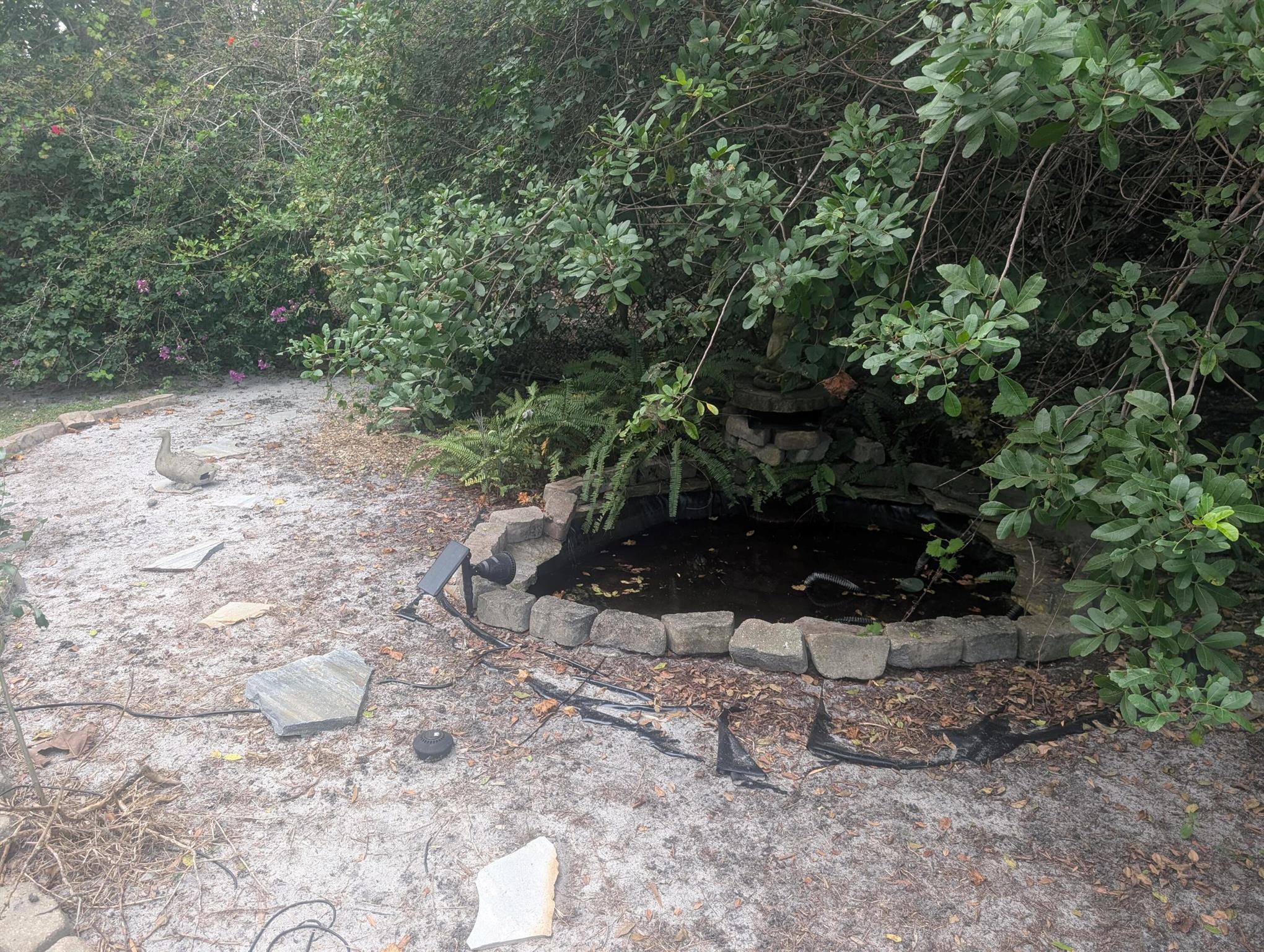 PINEWOOD MANOR OF WELLING - Residential