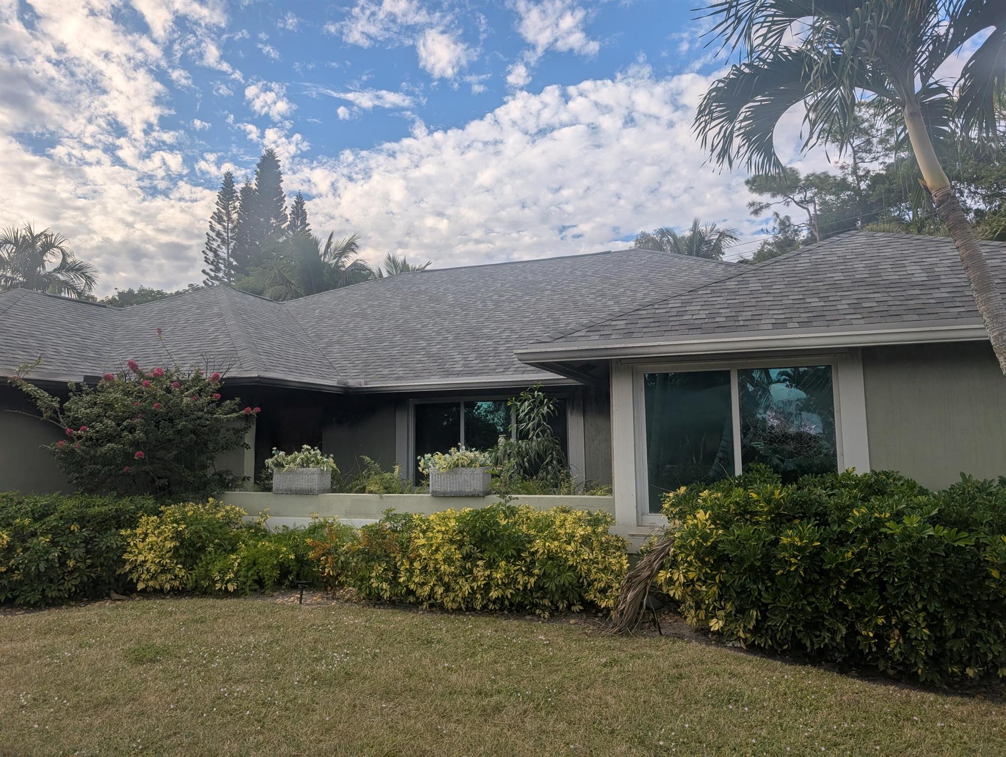 PINEWOOD MANOR OF WELLING - Residential