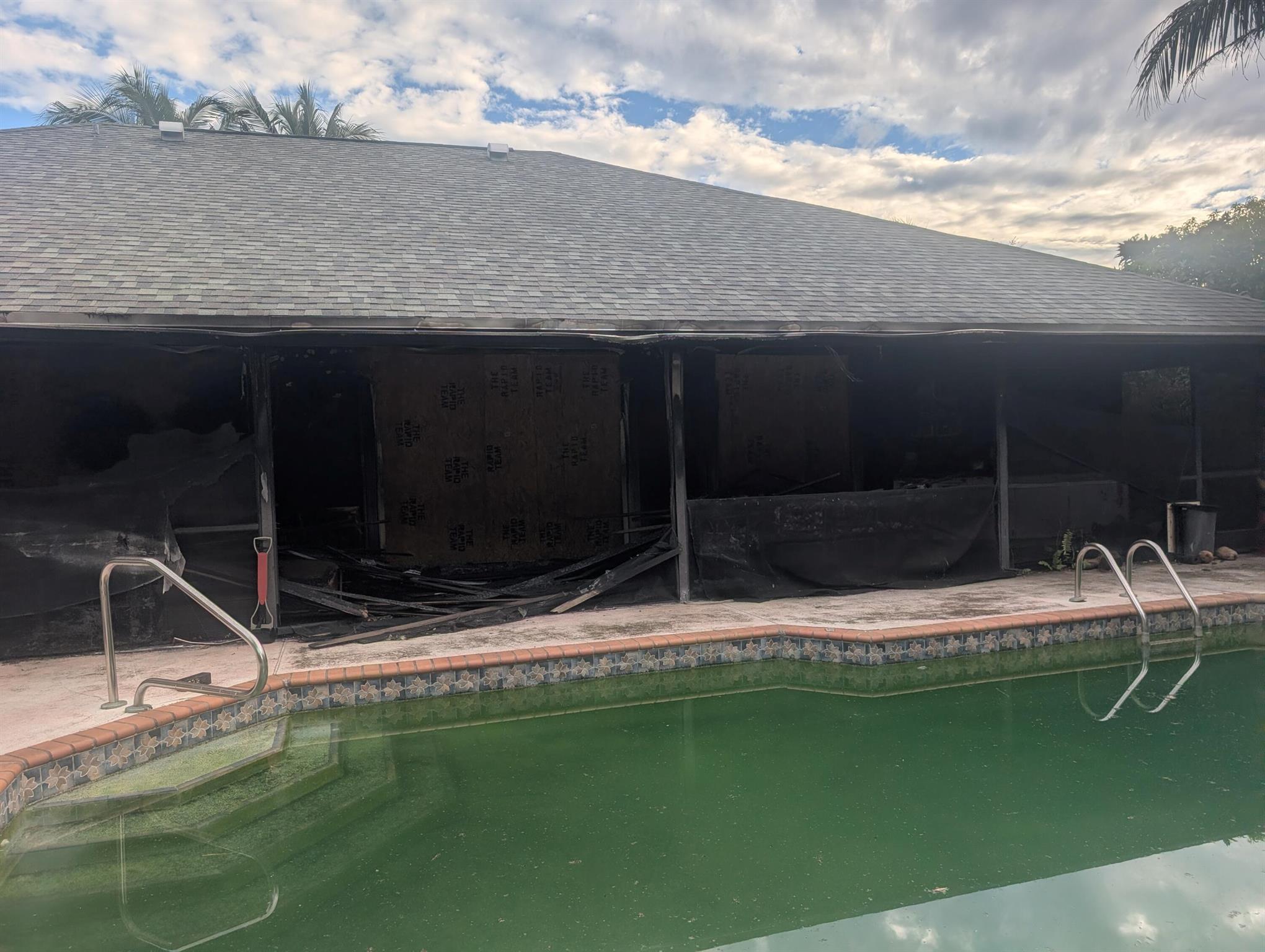 PINEWOOD MANOR OF WELLING - Residential