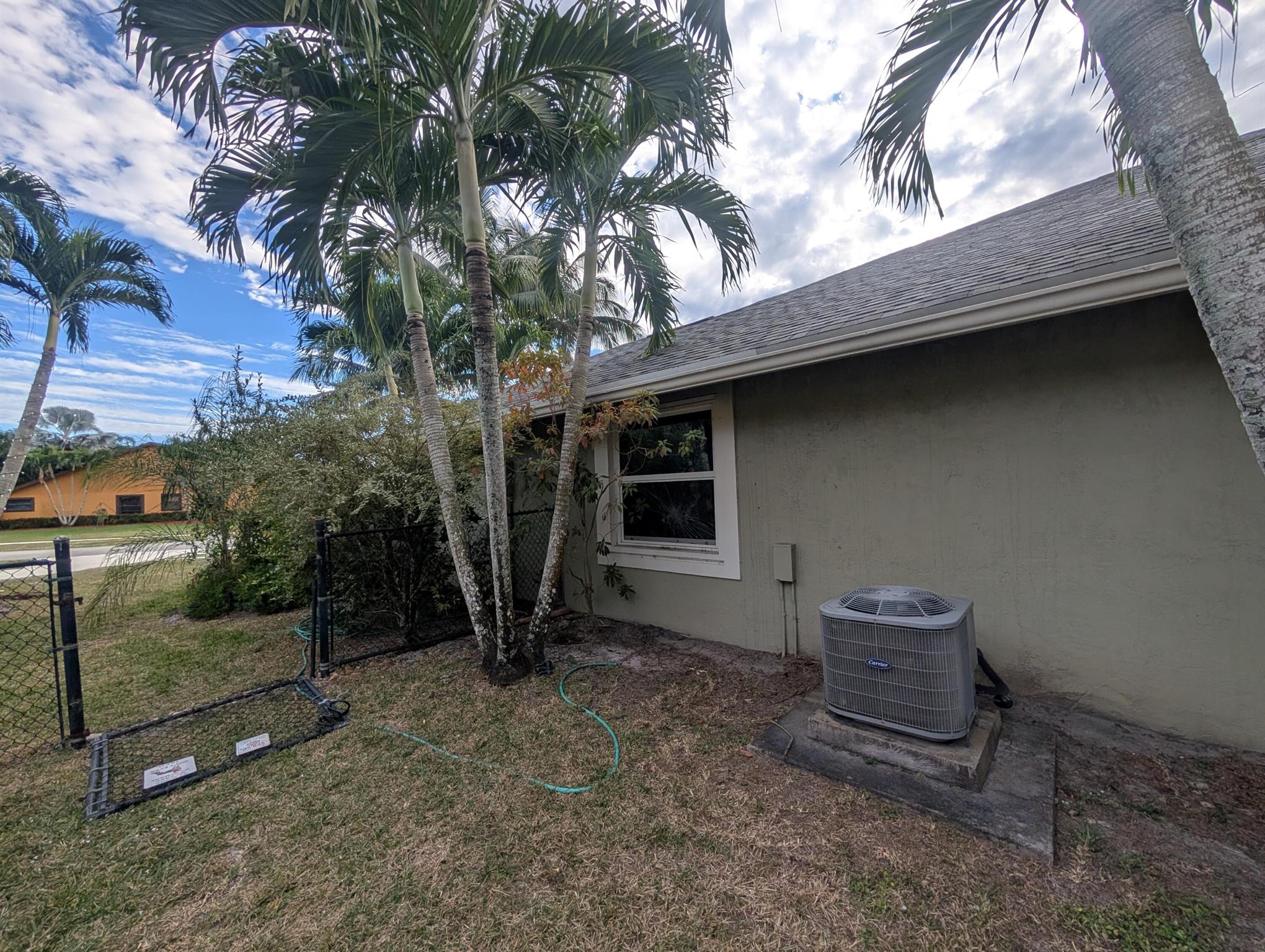 PINEWOOD MANOR OF WELLING - Residential