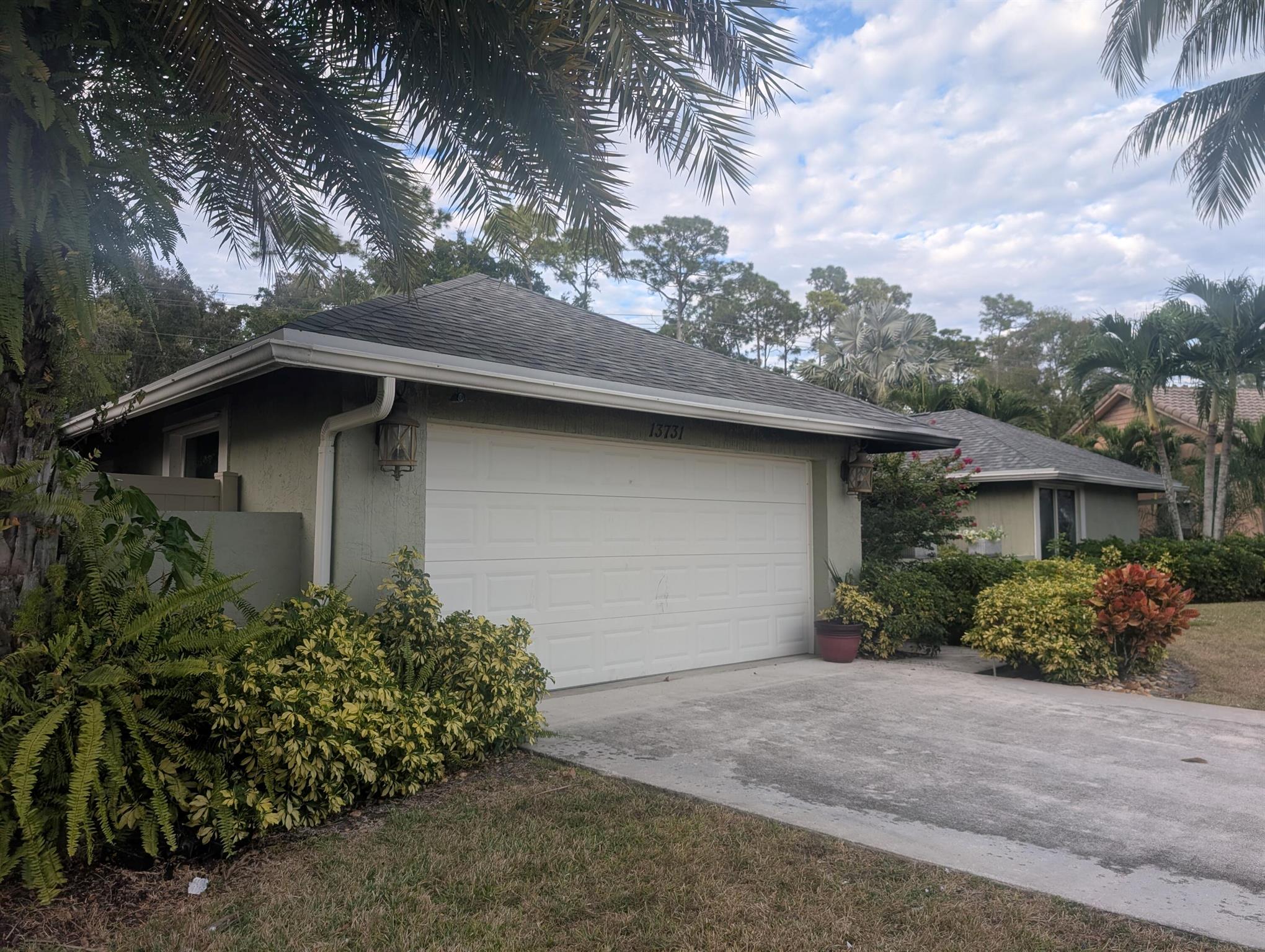 PINEWOOD MANOR OF WELLING - Residential