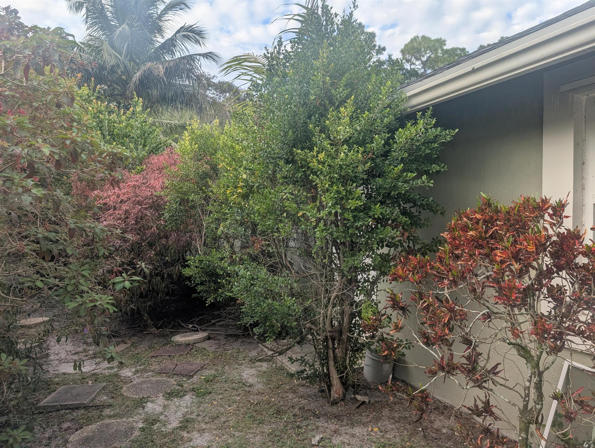 PINEWOOD MANOR OF WELLING - Residential