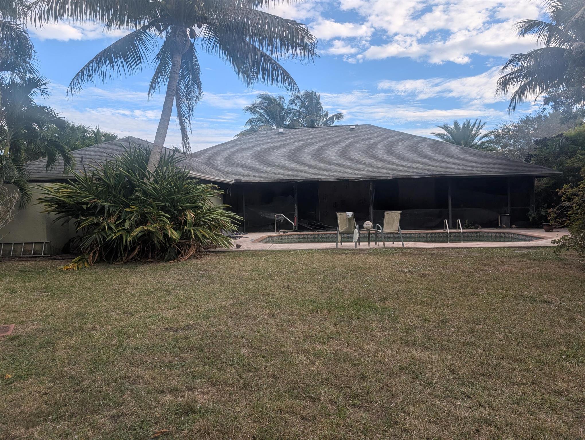 PINEWOOD MANOR OF WELLING - Residential