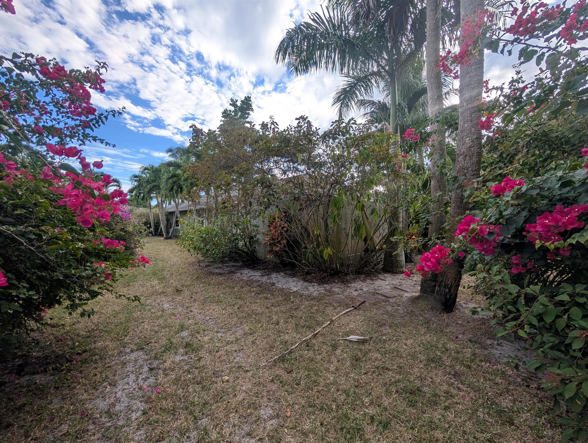 PINEWOOD MANOR OF WELLING - Residential