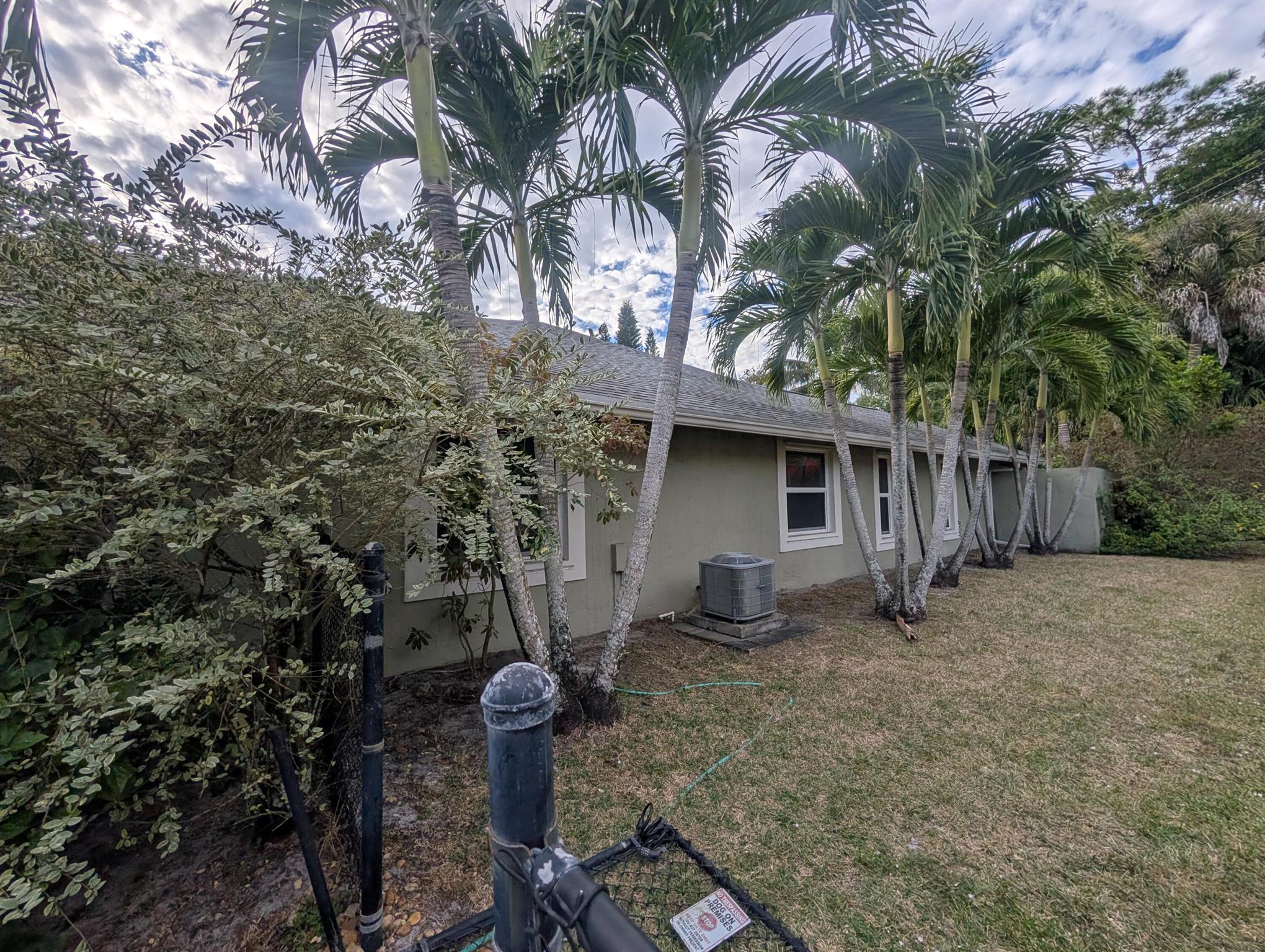 PINEWOOD MANOR OF WELLING - Residential