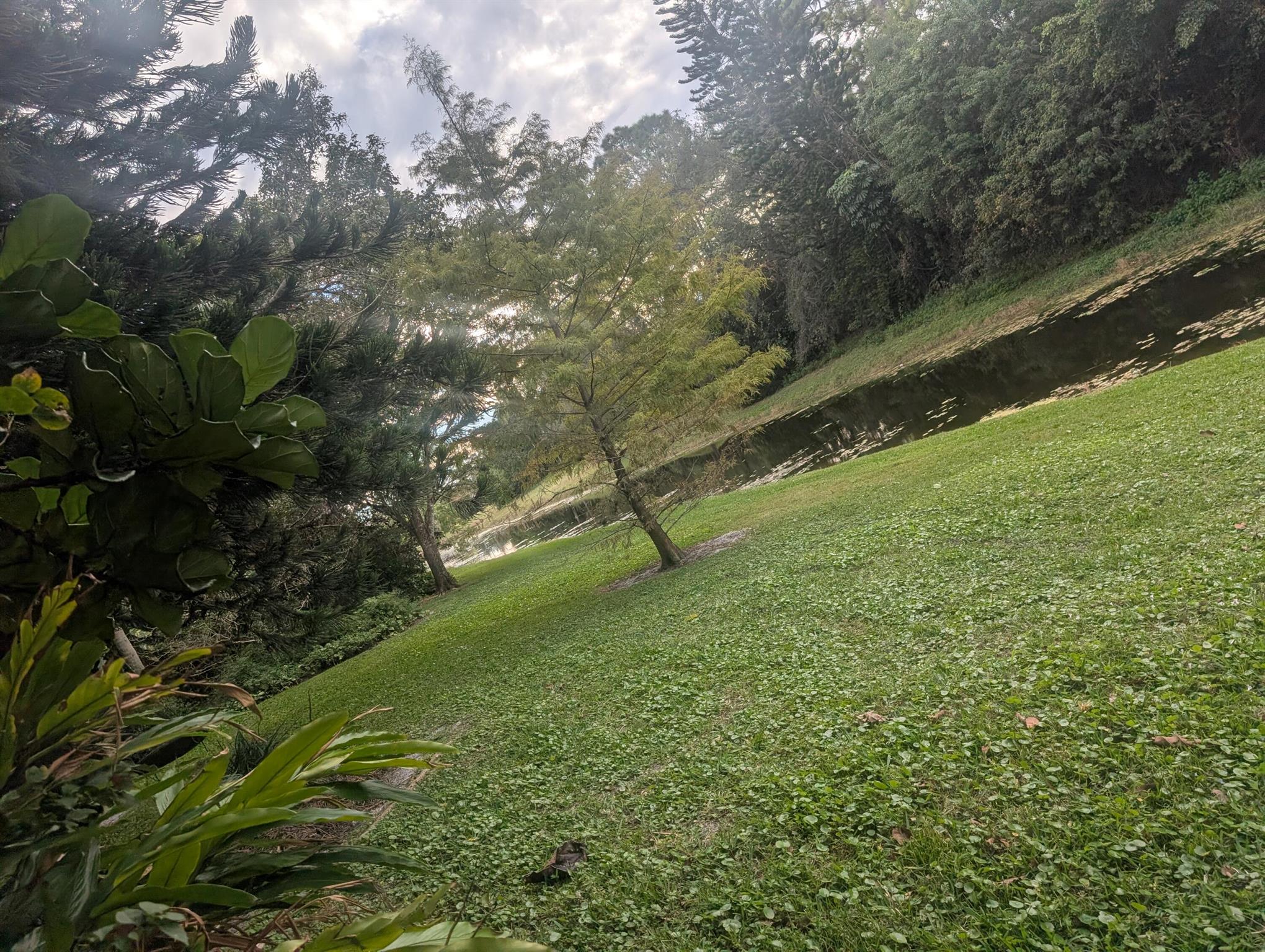 PINEWOOD MANOR OF WELLING - Residential