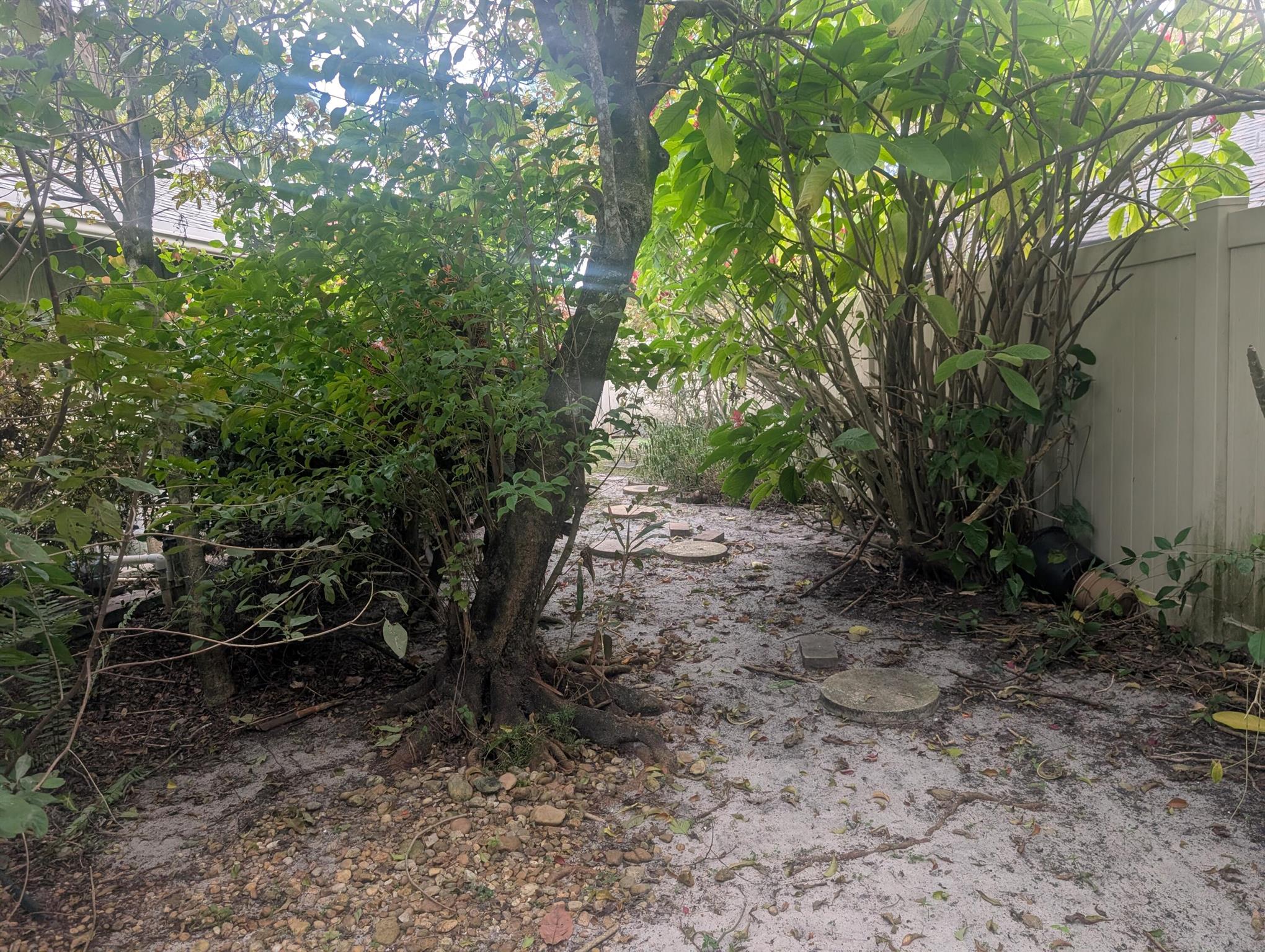 PINEWOOD MANOR OF WELLING - Residential