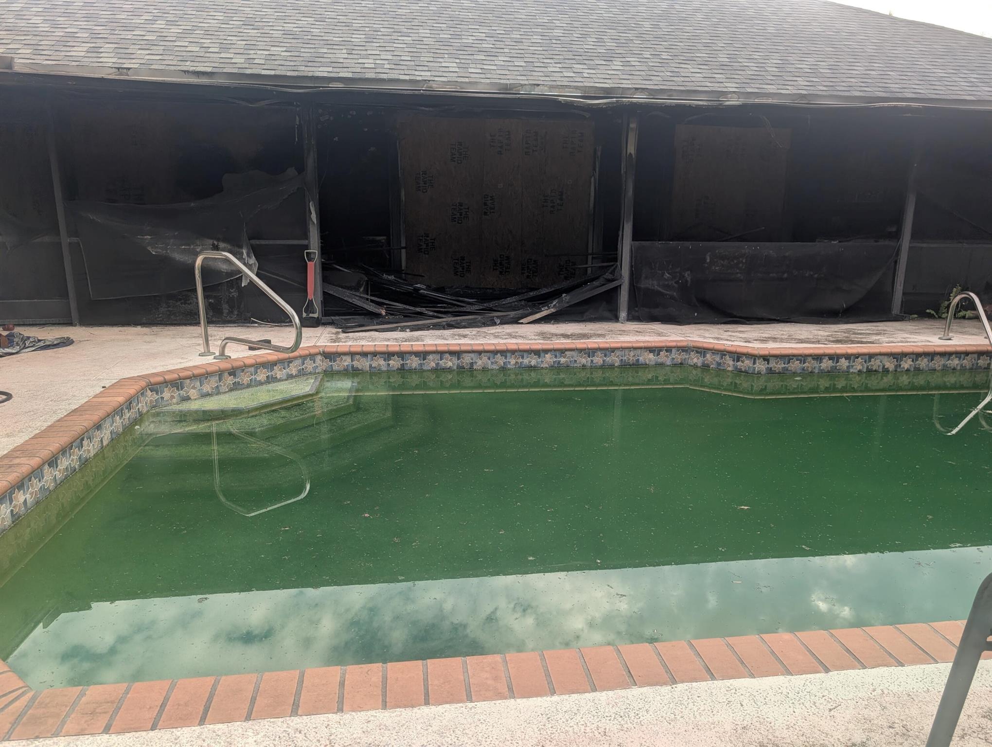 PINEWOOD MANOR OF WELLING - Residential