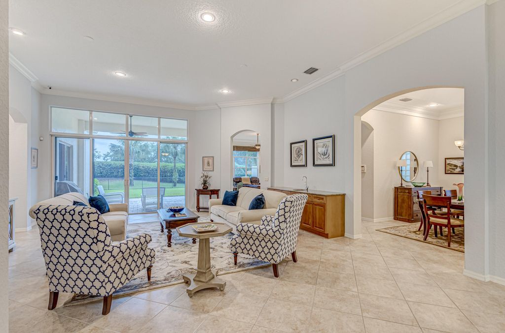 Photo of 104 Villa Nueva Place, Palm Beach Gardens, FL 33418 (MLS # R10884479)