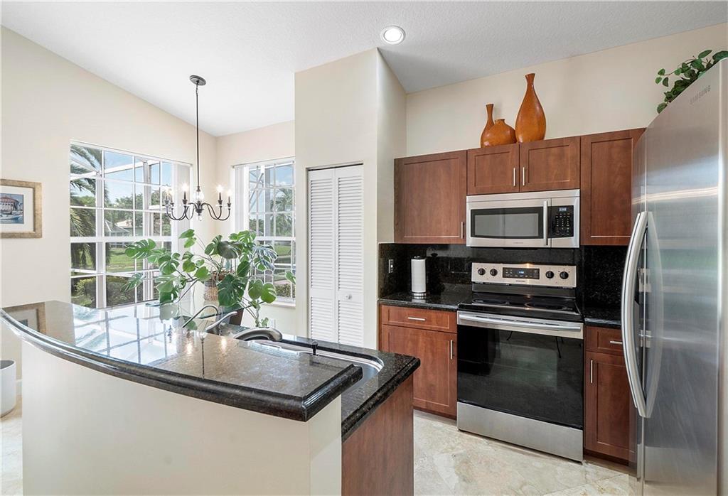 WYNDHAM LAKES - MAYFAIR - Residential