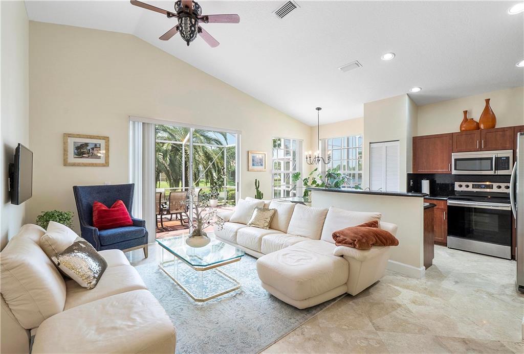 WYNDHAM LAKES - MAYFAIR - Residential
