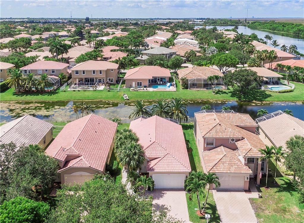 WYNDHAM LAKES - MAYFAIR - Residential