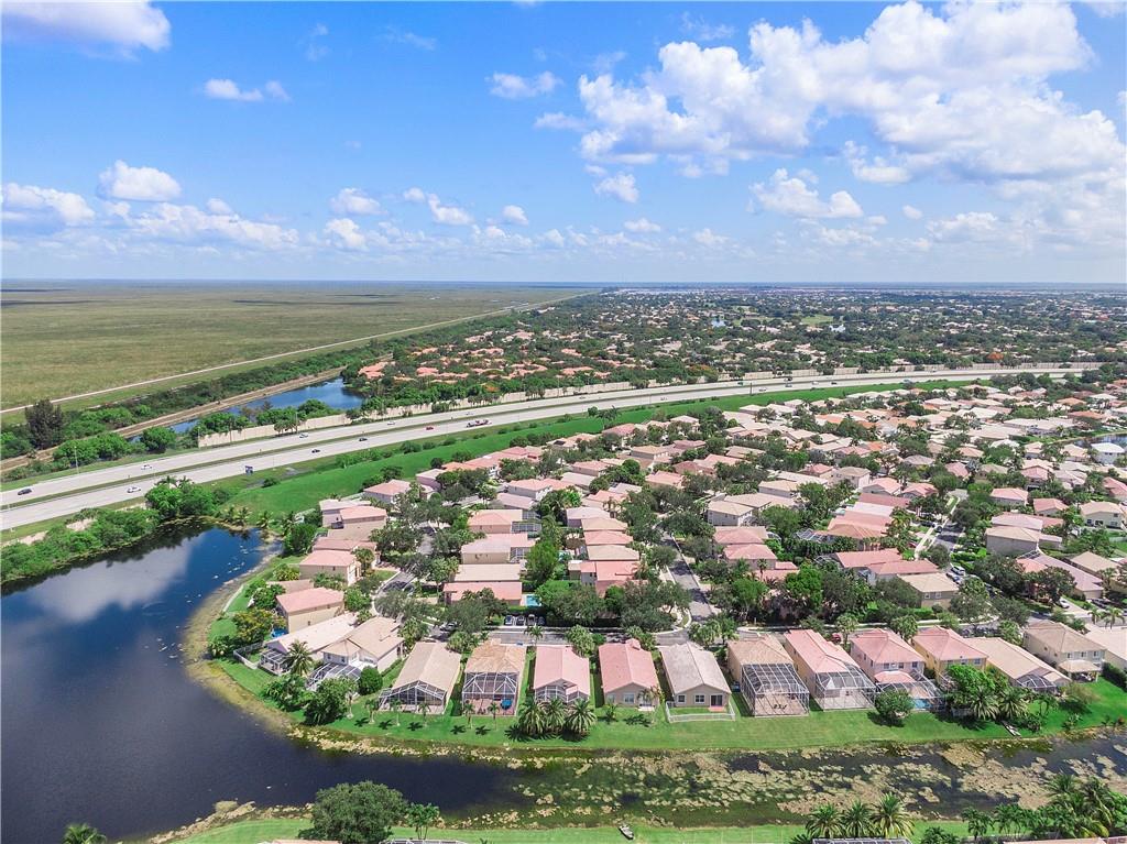 WYNDHAM LAKES - MAYFAIR - Residential