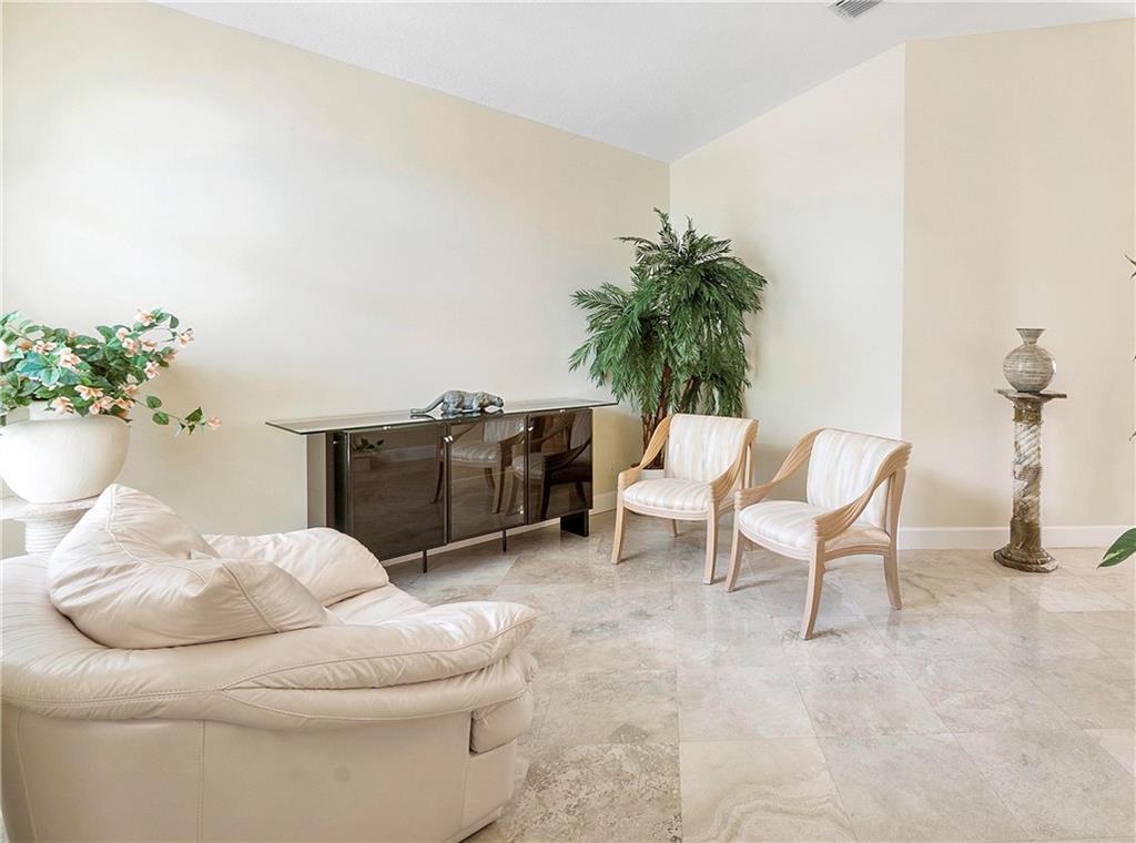 WYNDHAM LAKES - MAYFAIR - Residential