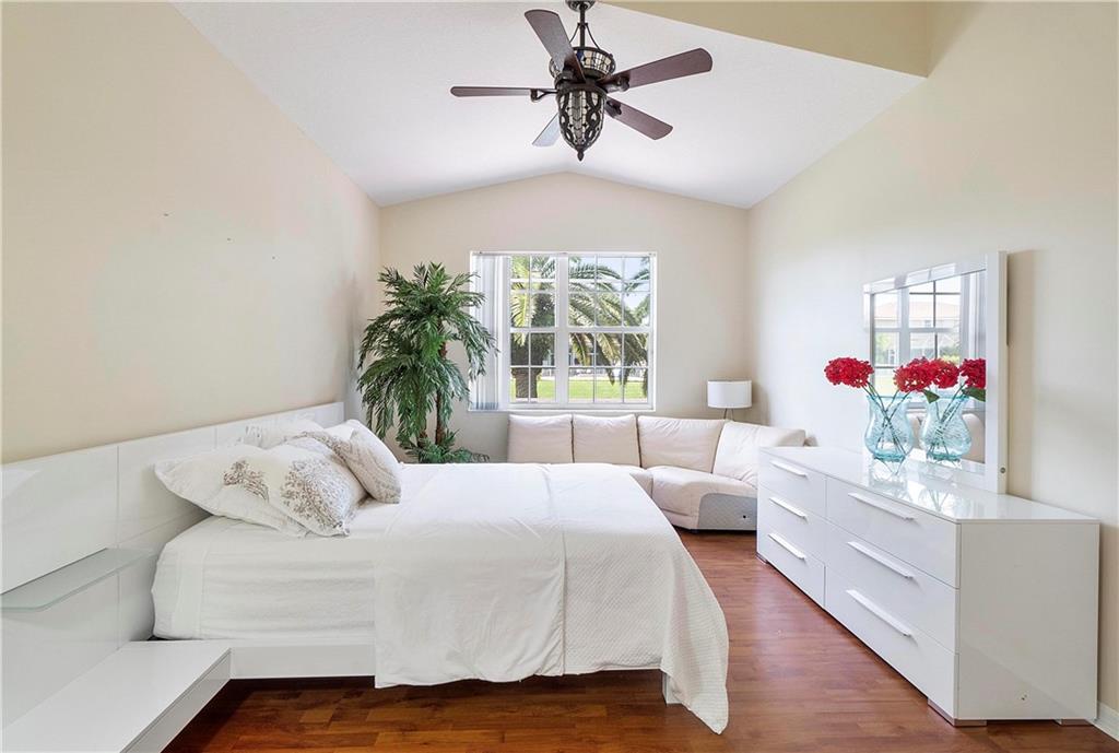 WYNDHAM LAKES - MAYFAIR - Residential