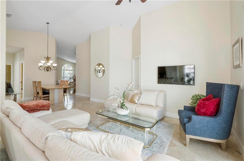 WYNDHAM LAKES - MAYFAIR - Residential
