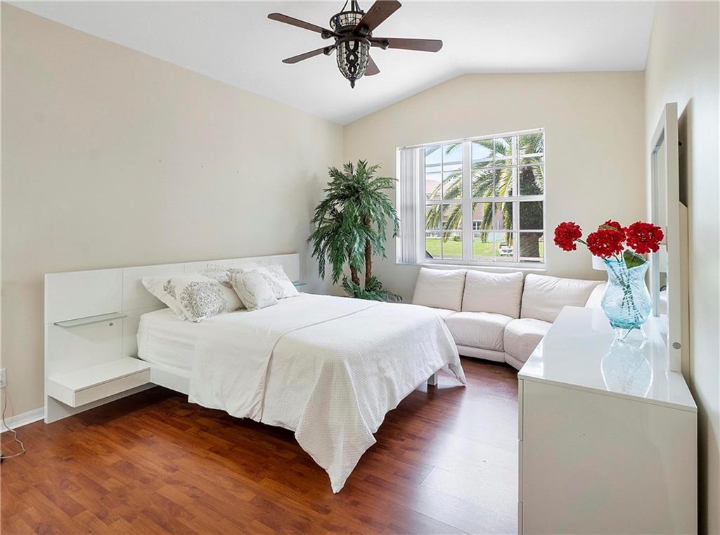 WYNDHAM LAKES - MAYFAIR - Residential