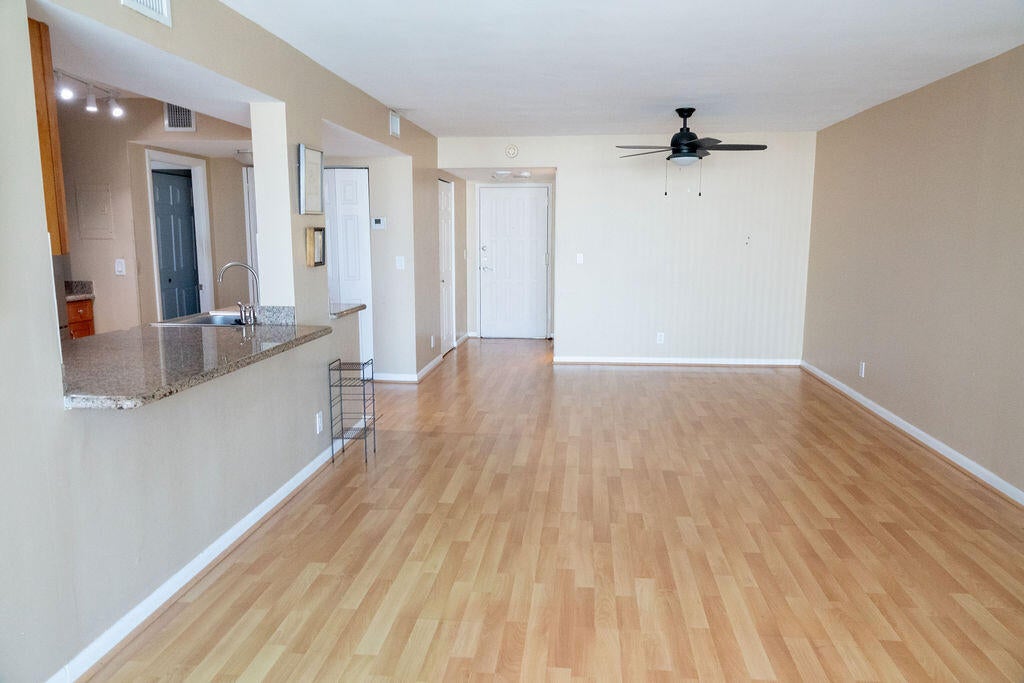 200 LESLIE Drive 819