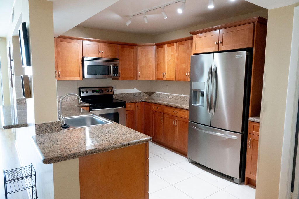 200 LESLIE Drive 819, Hallandale Beach FL 33009