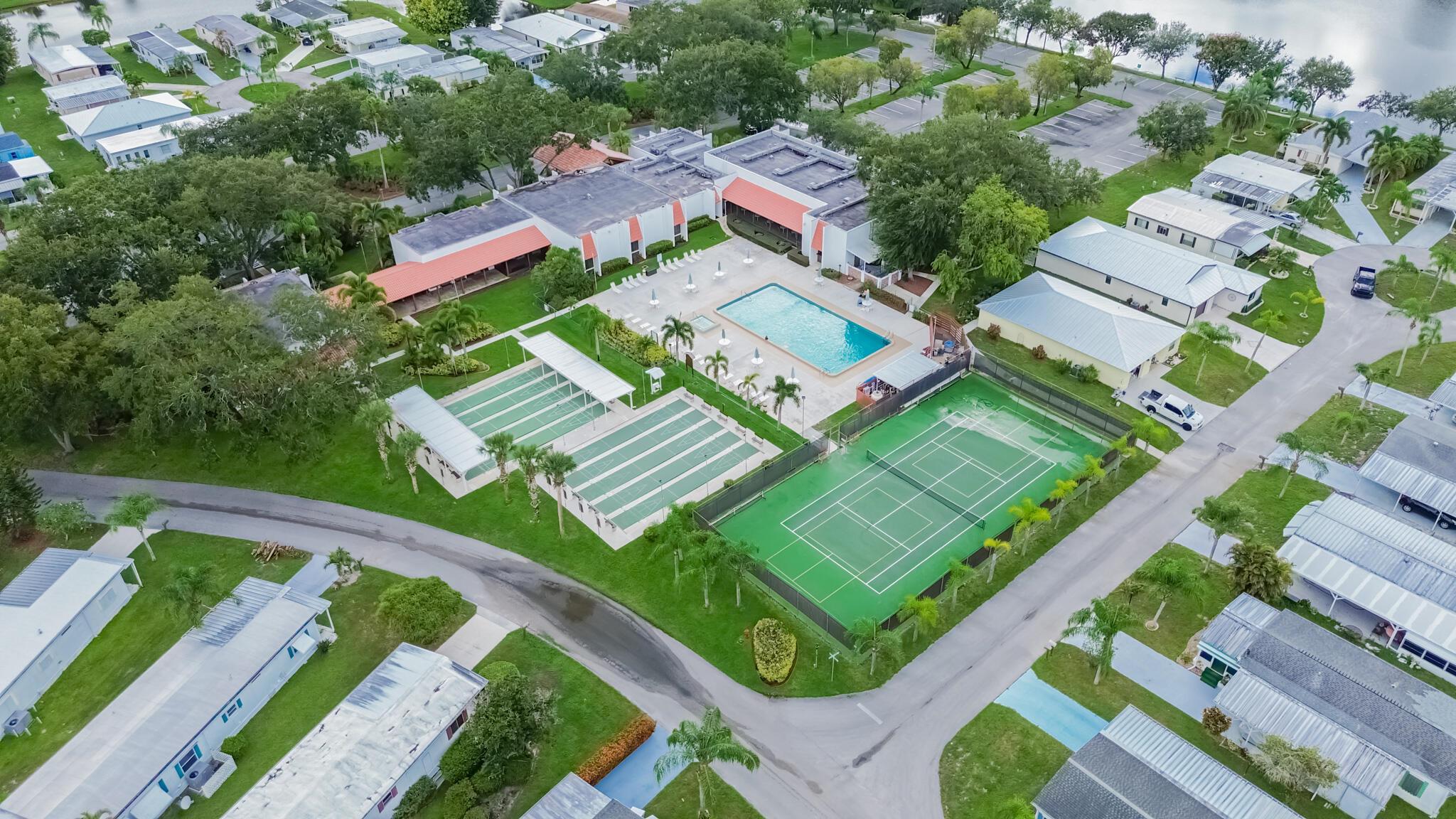 SPANISH LAKES RIVERFRONT - Residential