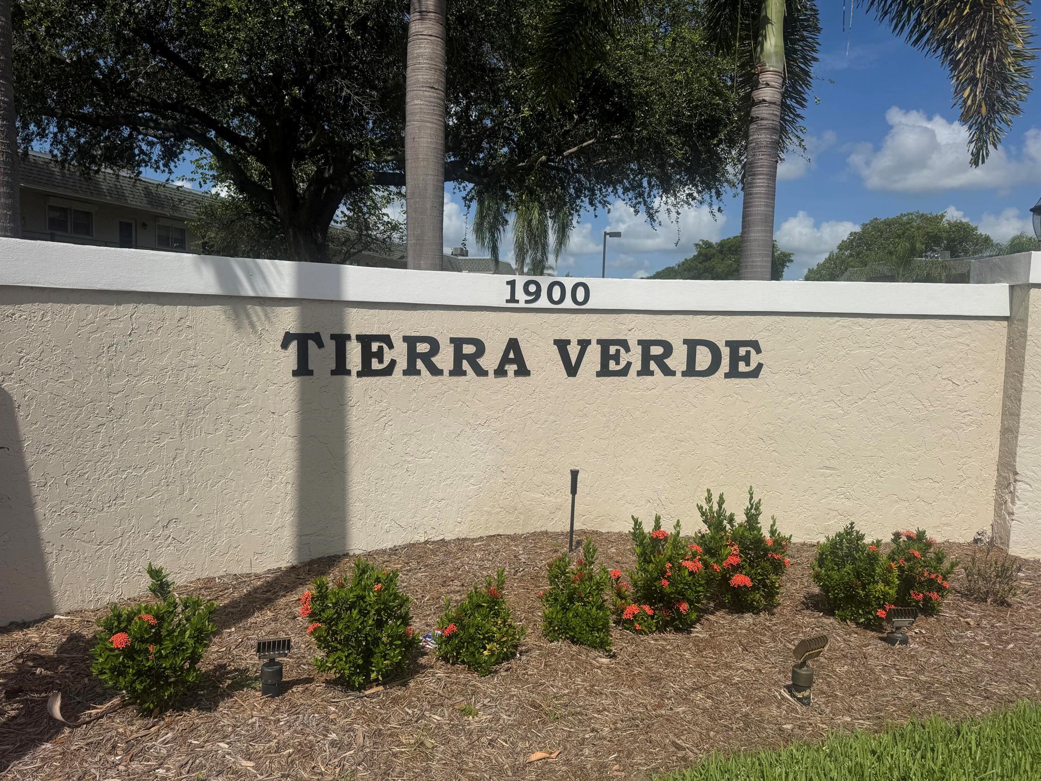 Second floor, 2-bedroom ,2-bath condo directly across from the pool in the Tierra Verde community. Enjoy the community pool, clubhouse with fitness Center, shuffleboard, and short drive to beaches, downtown Stuart, shopping, and restaurants.