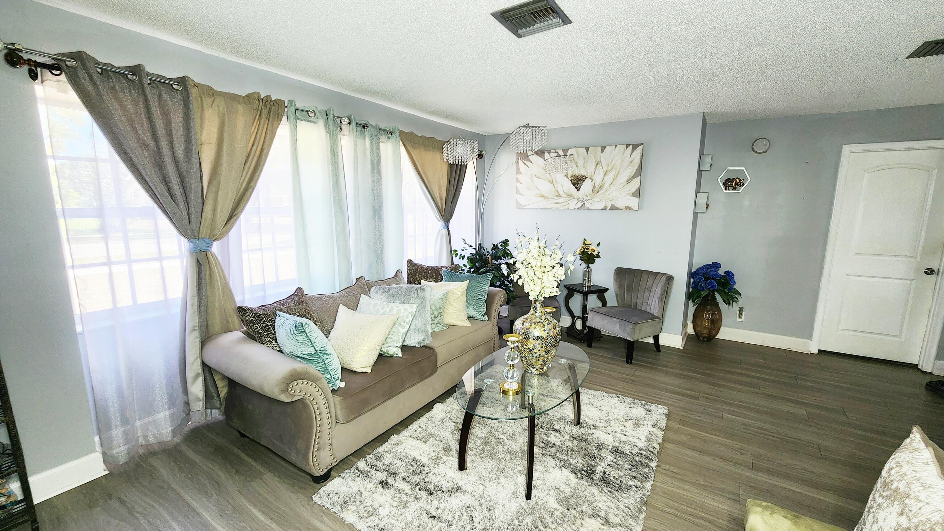 PALM BEACH LAKES NORTH 1 - Residential