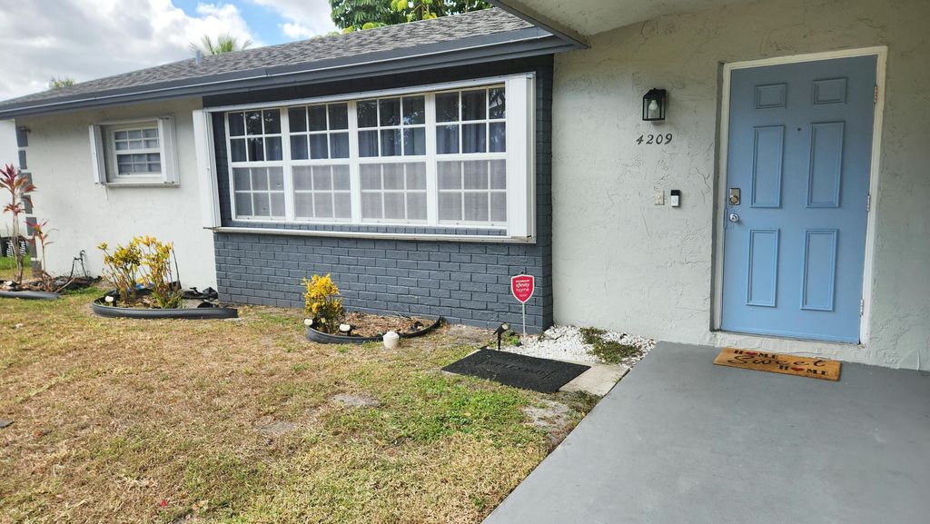 Photo of 4209 Waverly Drive, West Palm Beach, FL 33407 (MLS # R11168101)