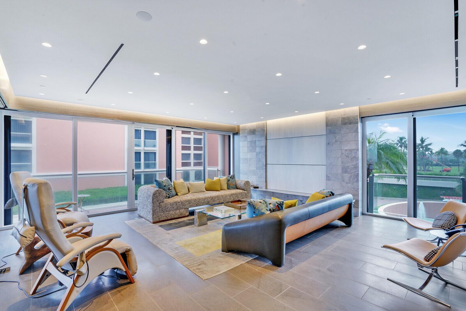2 N Breakers Row N25