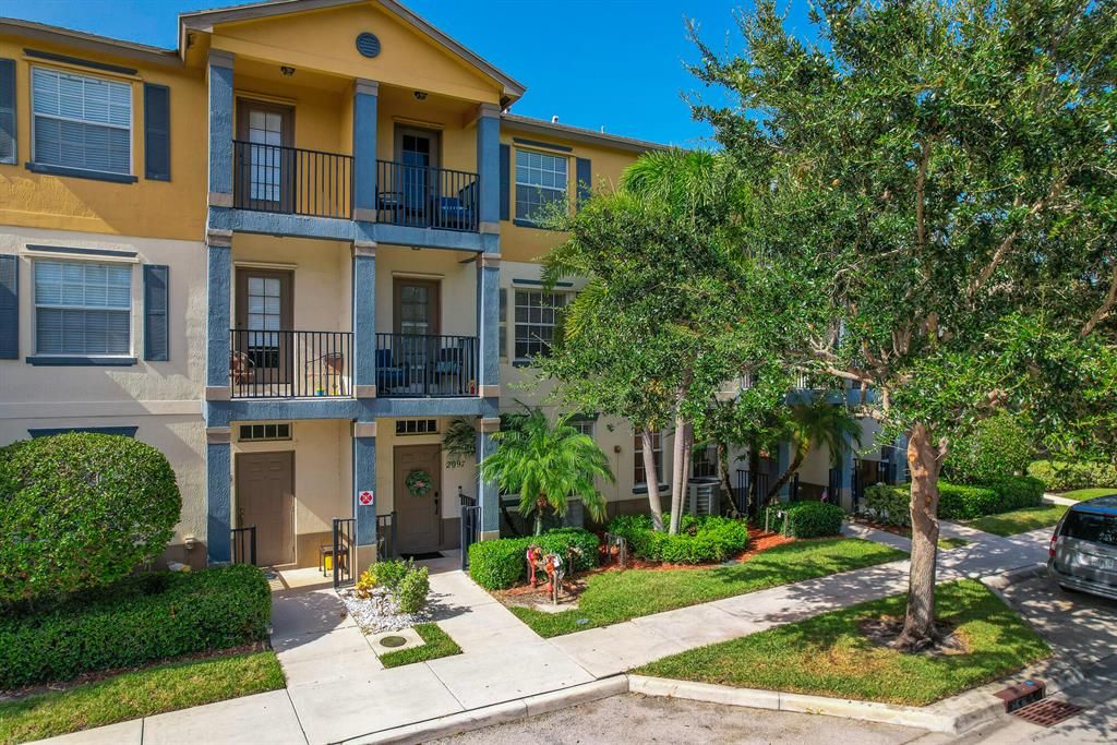 Photo of 2097 SE Fern Park Drive, Port Saint Lucie, FL 34952 (MLS # R10835264)