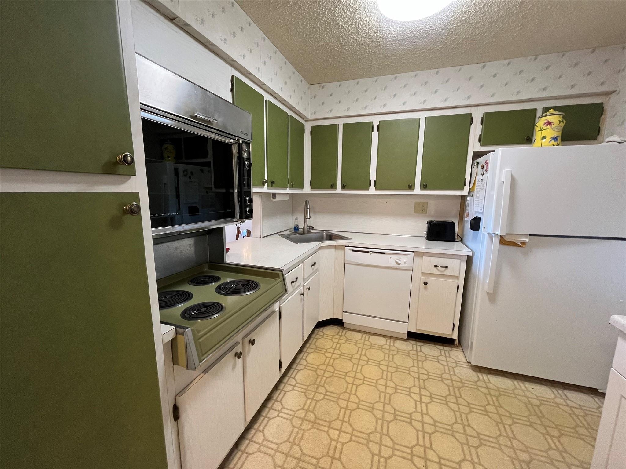 TRAFALGAR TOWERS CONDOMIN - Residential