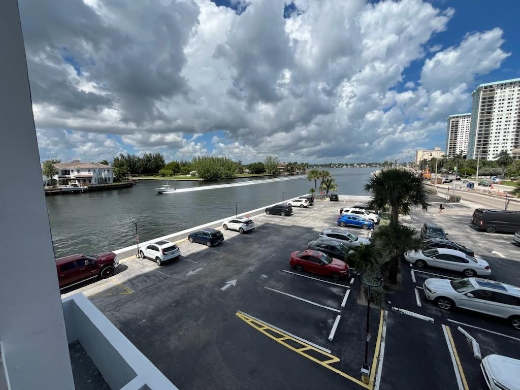 TRAFALGAR TOWERS CONDOMIN - Residential