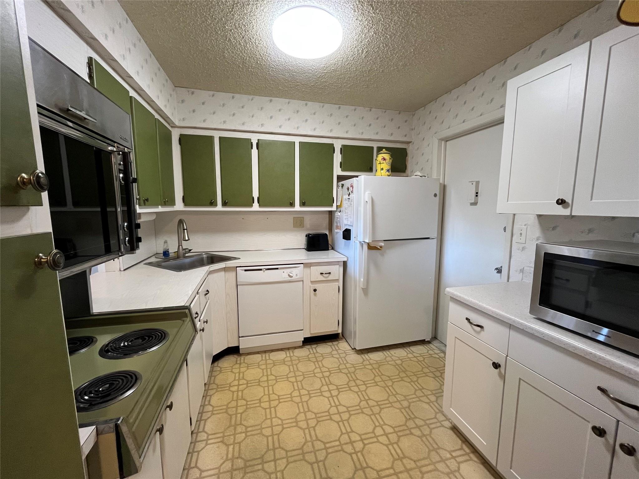 TRAFALGAR TOWERS CONDOMIN - Residential