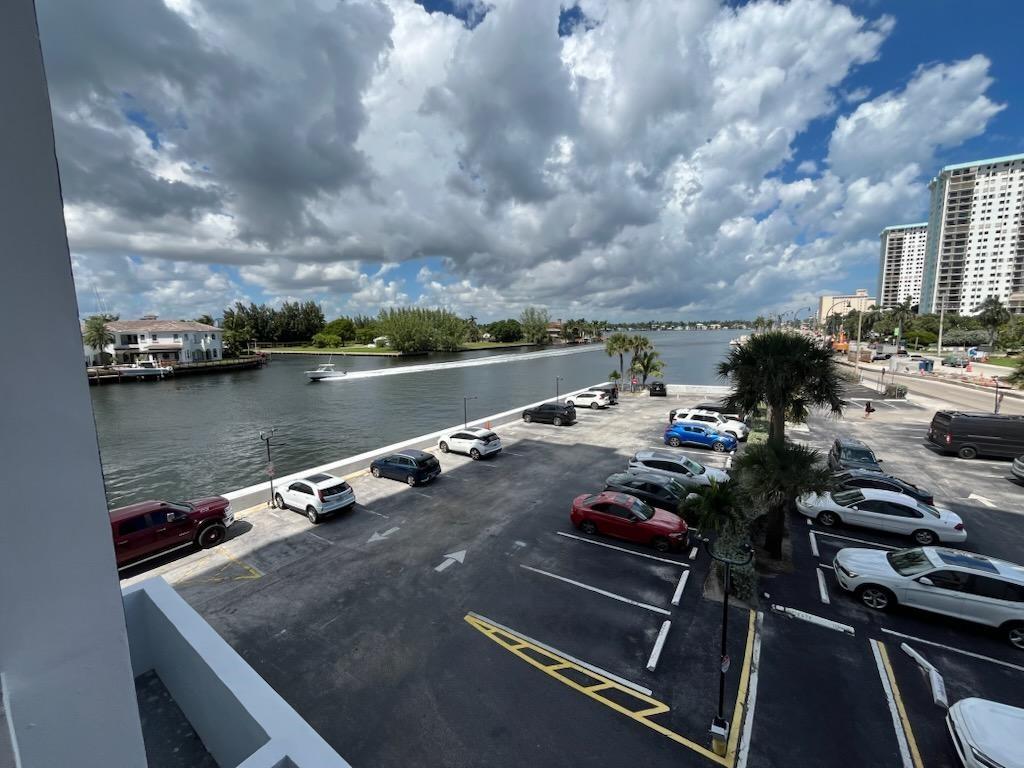 TRAFALGAR TOWERS CONDOMIN - Residential