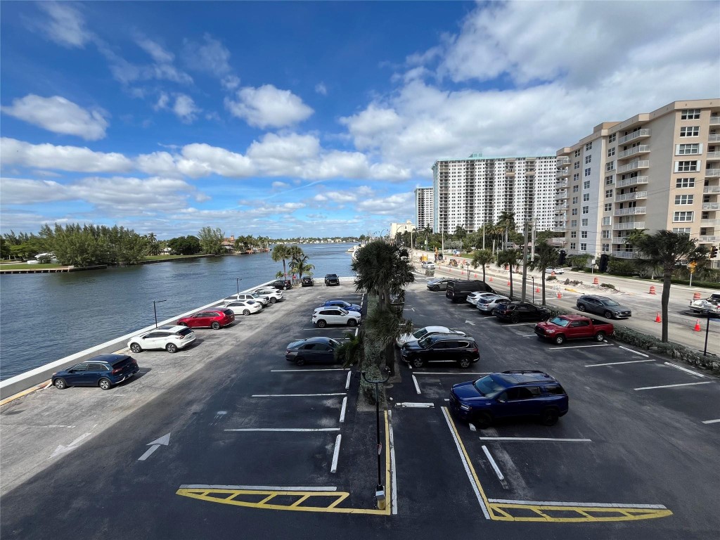 TRAFALGAR TOWERS CONDOMIN - Residential