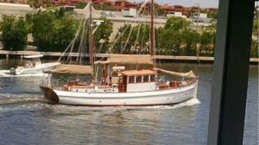 Gorgeous direct intracoastal view from 2/2 unit with enclosed porch.Have your very own private boat show everyday from your balcony with lush views of preserve also. Affordable living in Ocean Ridge between intracoastal and ocean. Ample square footage and unlimited potential for your own design and personal touches.Close proximity to downtown Delray for extraordinary dining.Steps from the ocean with deeded beach access, pool and clubhouse. Only 6 waterfront units of this size in entire community.Rare opportunity to have this view and square footage in sought-after Ocean Ridge for a great price. Must see.2 clubhouses - main and yacht club- boat/dockage available