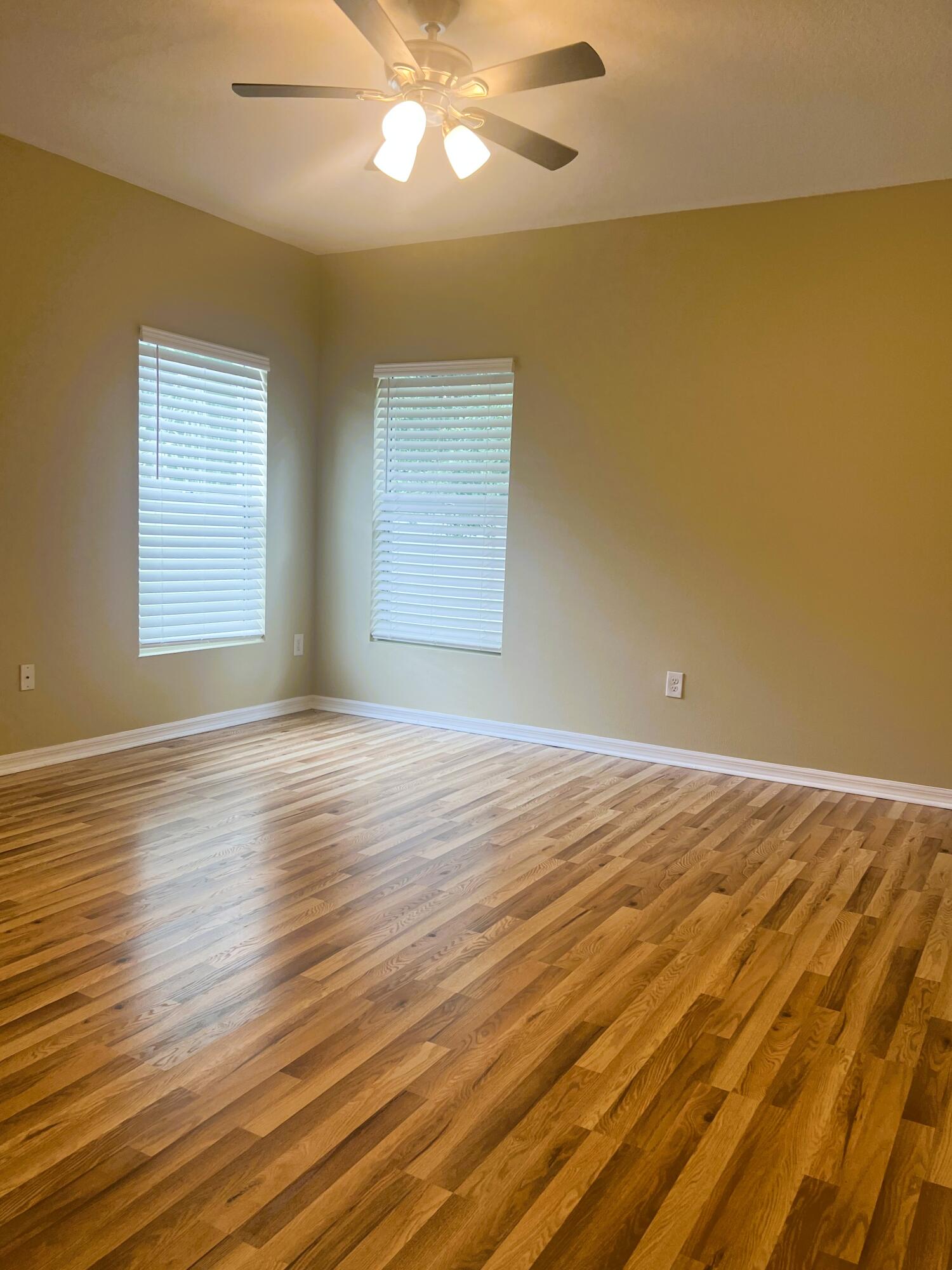 OAKLAND LAKE ESTATES - Residential Lease