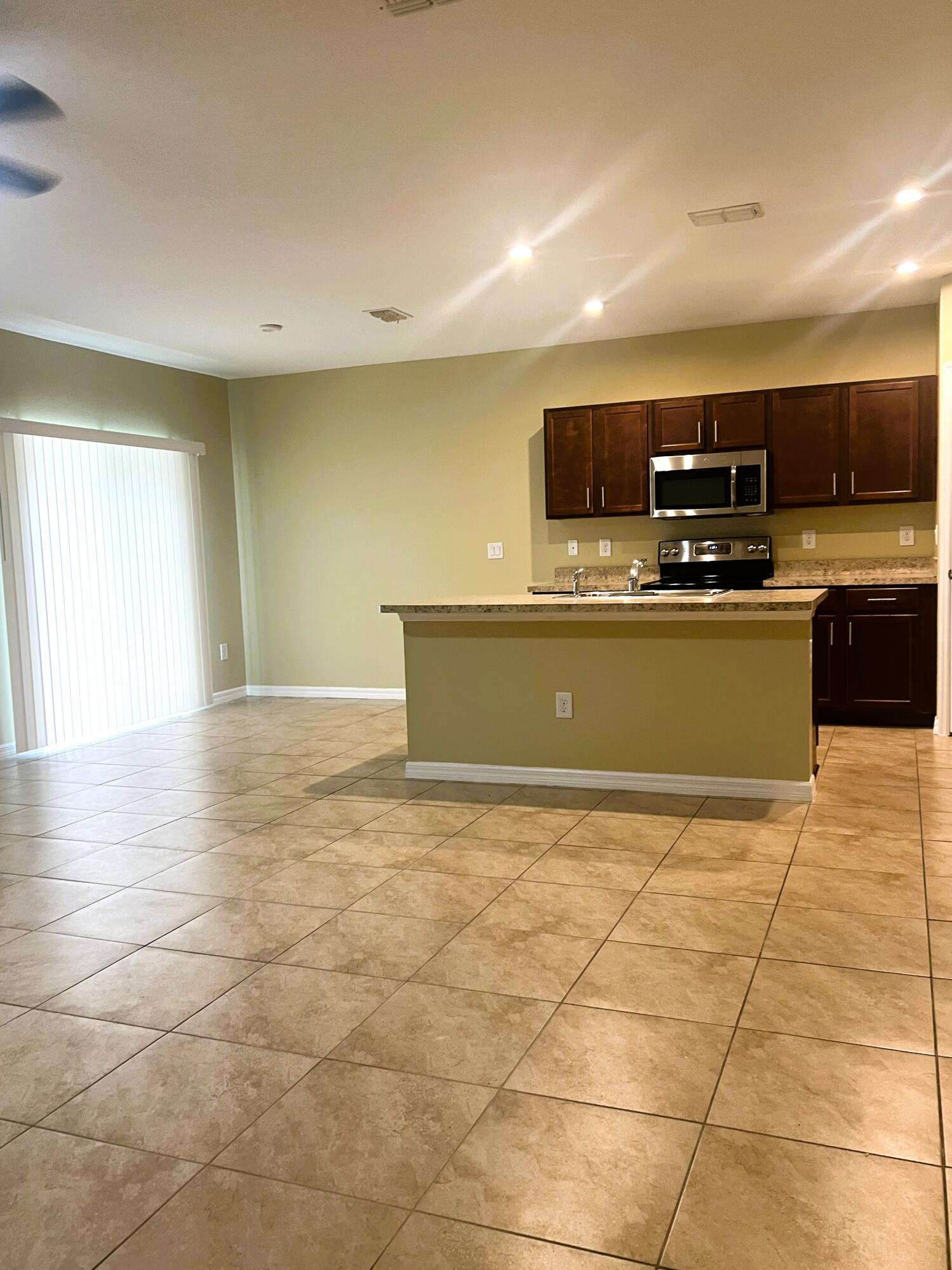 OAKLAND LAKE ESTATES - Residential Lease