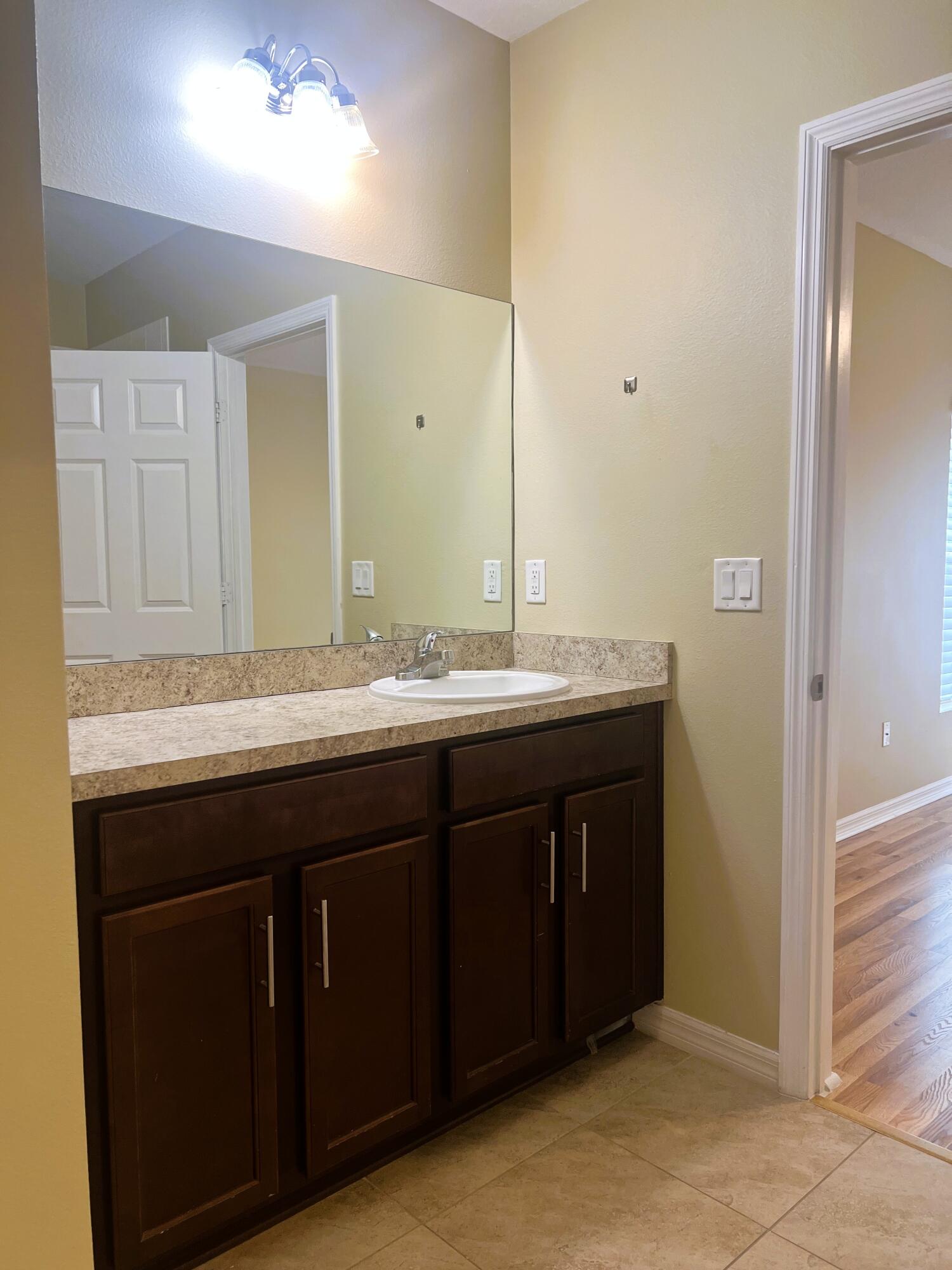 OAKLAND LAKE ESTATES - Residential Lease