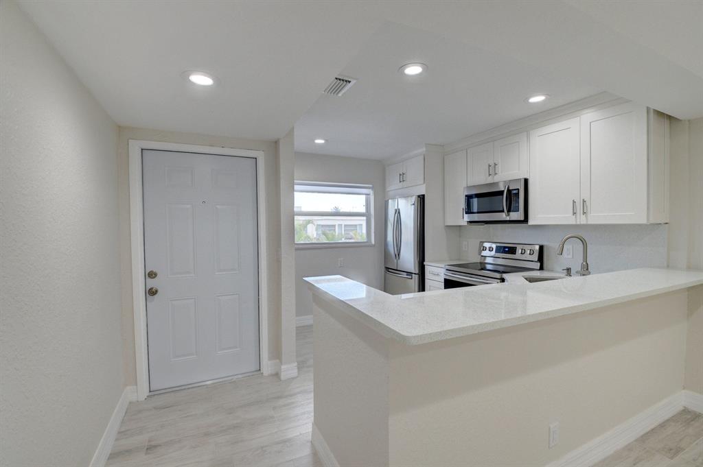 BOCA RATON SQUARE GATEWAY - Commercial Sale