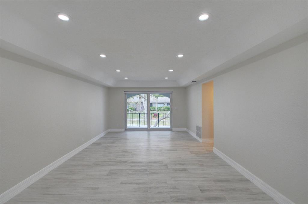 BOCA RATON SQUARE GATEWAY - Commercial Sale