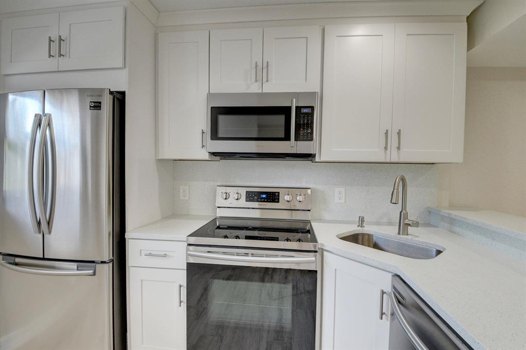 BOCA RATON SQUARE GATEWAY - Commercial Sale