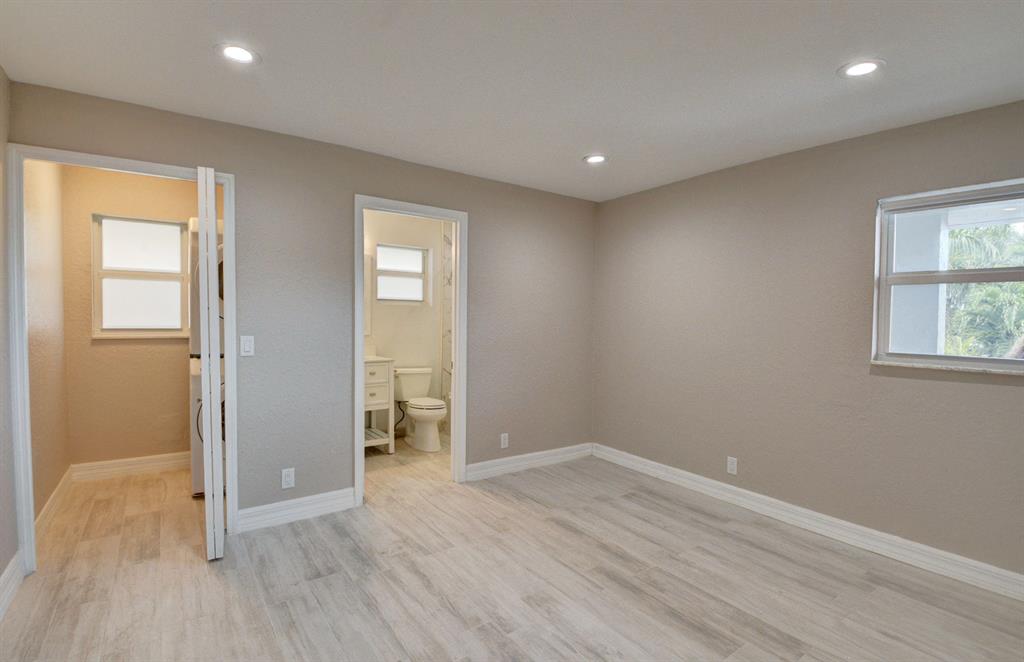 BOCA RATON SQUARE GATEWAY - Commercial Sale