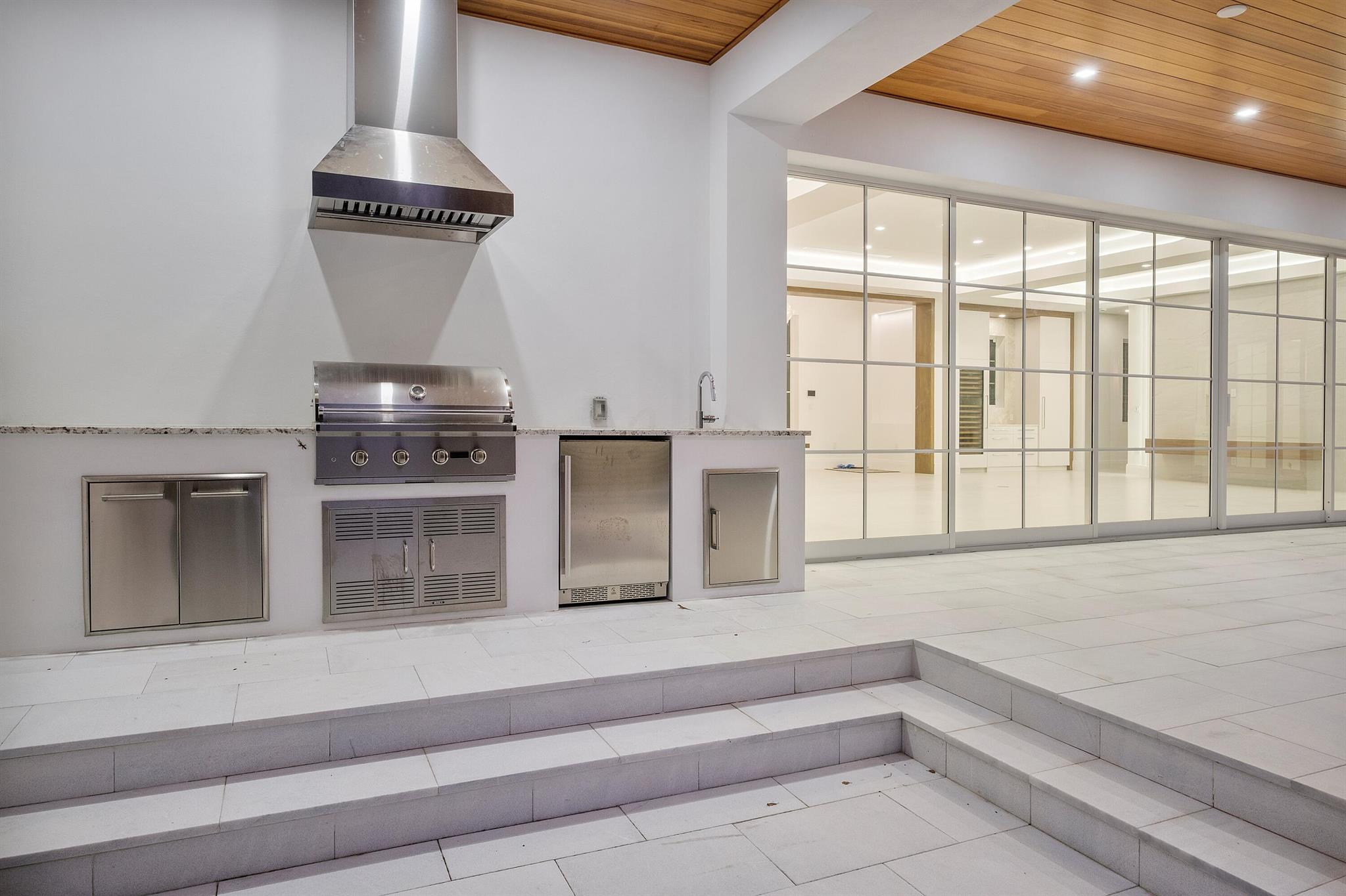 CORAL GABLES RIVIERA SEC - Residential