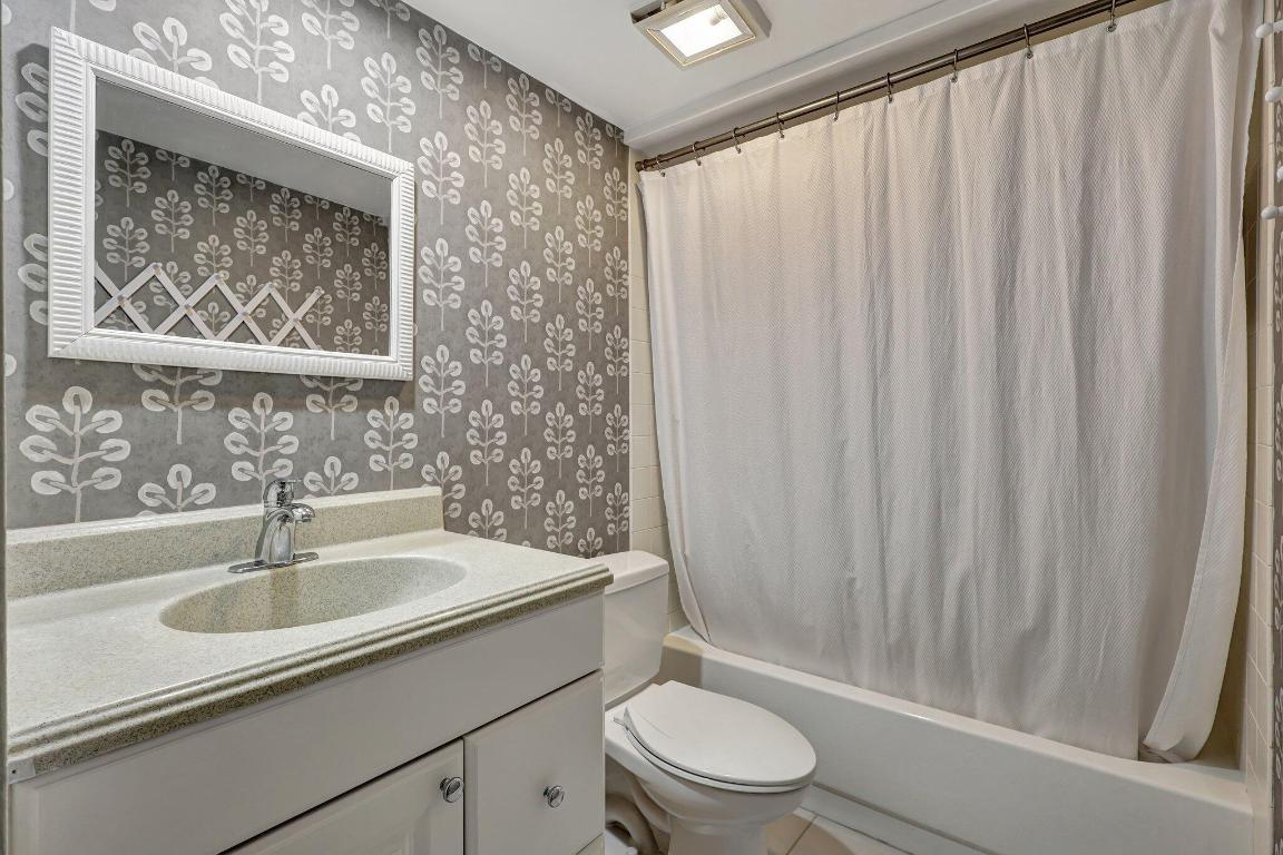 SHERWOOD LAKES - Residential