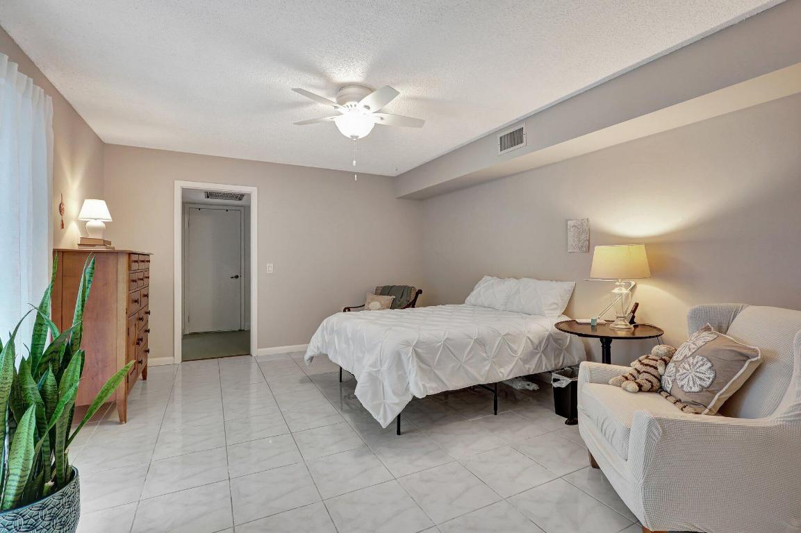 SHERWOOD LAKES - Residential